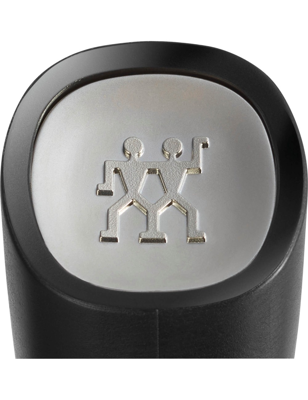 Zbliżenie narzędzia kuchennego ze srebrnym emblematem dwóch postaci. Narzędzie ma czarny uchwyt i srebrną część środkową.