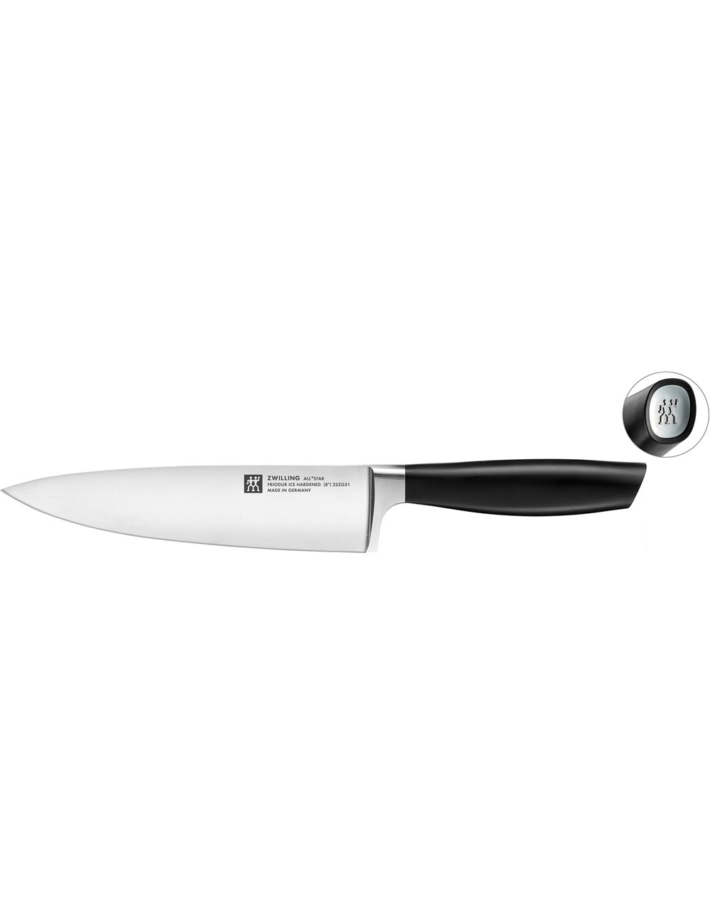 Un cuchillo de cocina Zwilling All Star con hoja plateada y mango negro, aislado sobre fondo blanco.