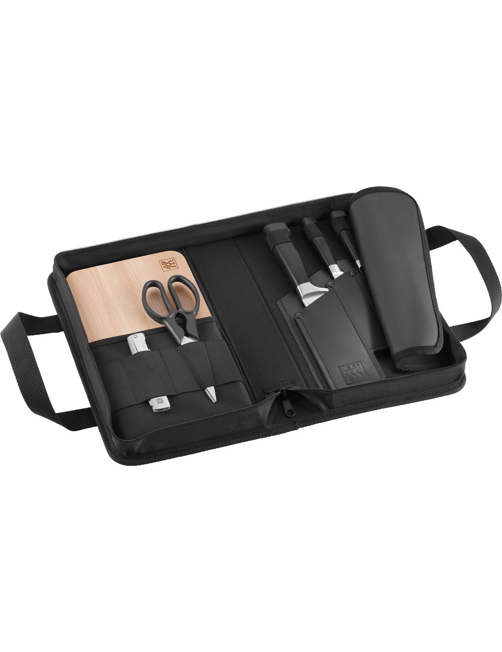 Czarny futerał na noże z różnymi nożami, nożyczkami i drewnianą deską do krojenia. Zapinany na zamek, z uchwytem.
