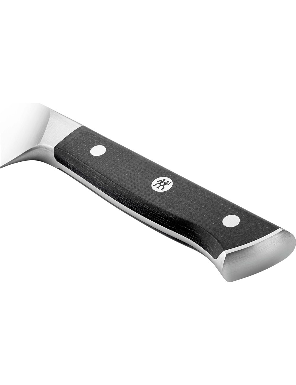 Zbliżenie na rękojeść noża. Rękojeść jest czarna z dwoma białymi kropkami. Ostrze jest srebrne. Widoczne jest logo Zwilling.