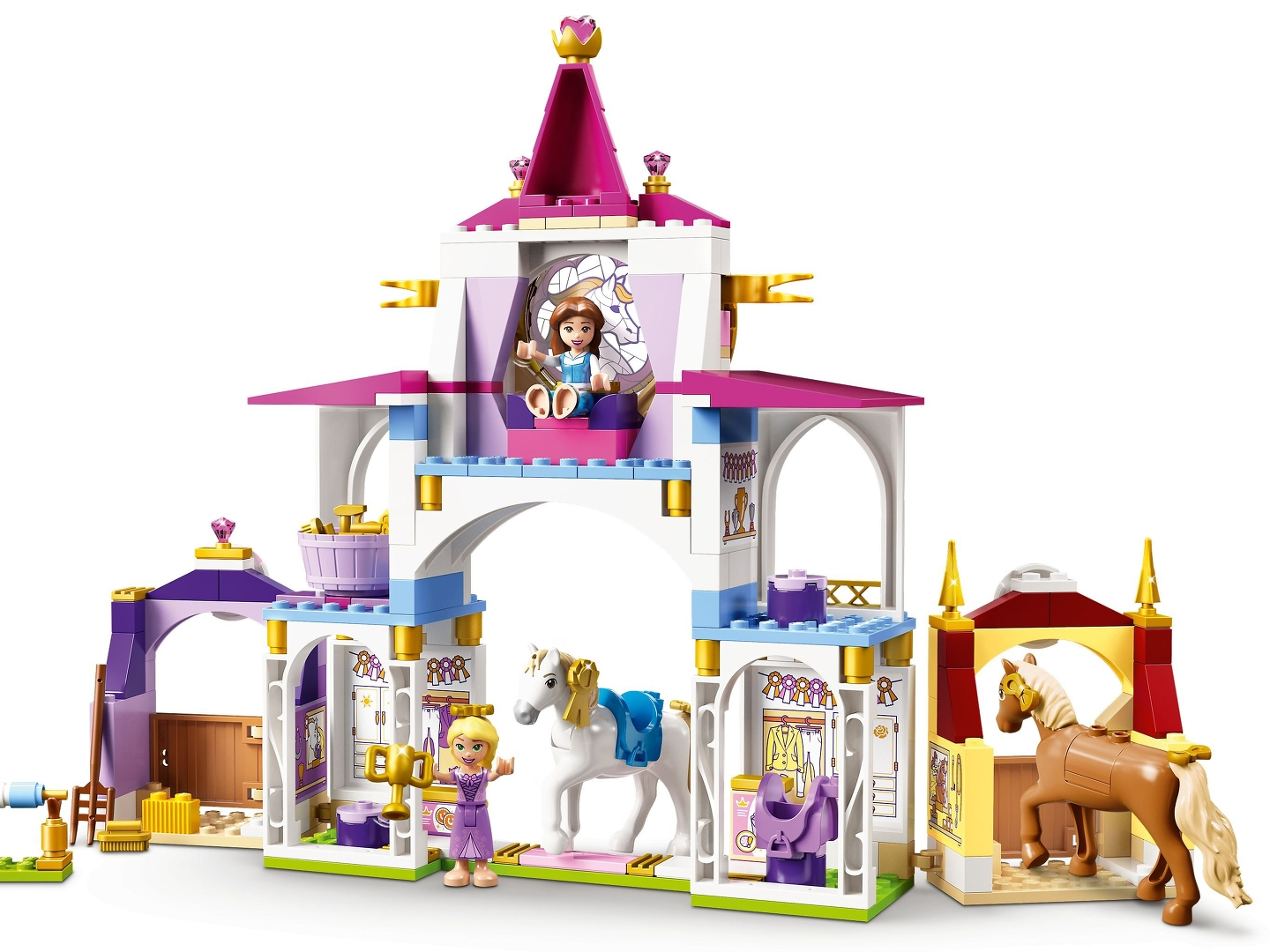 Ein Lego-Schloss mit Prinzessinnenfiguren und Pferden. Das Schloss ist weiß, rosa und goldfarben. Ein Mädchen sitzt in einem Turm.