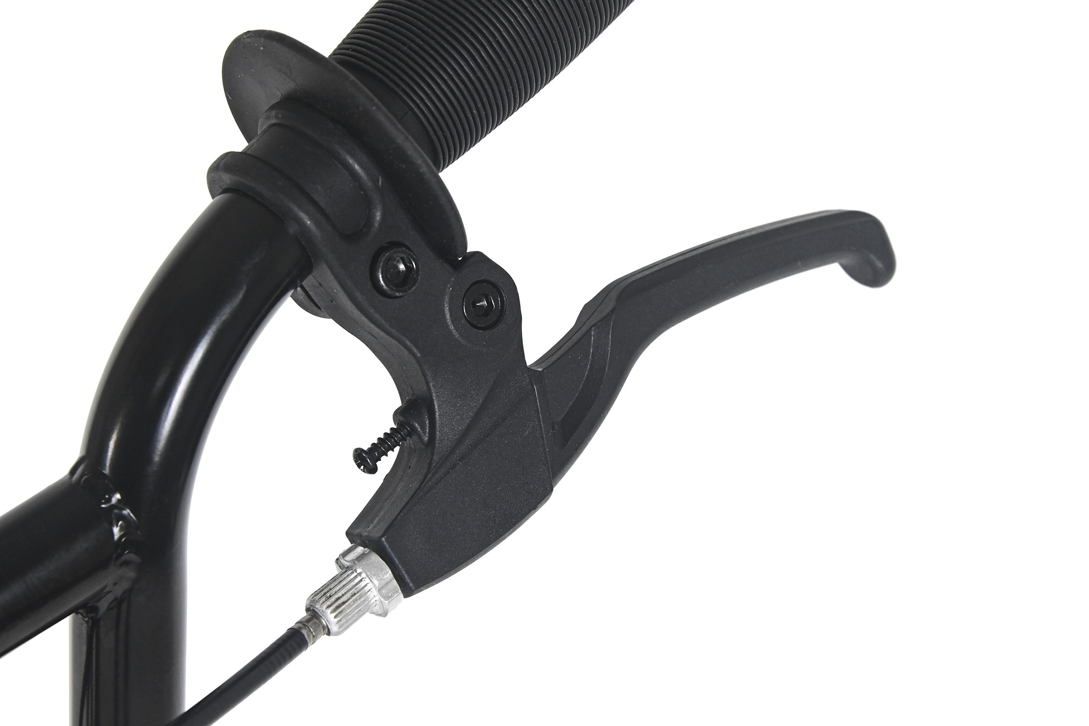 Nahaufnahme eines schwarzen Fahrradlenkers mit Bremshebel. Der Gummigriff ist geriffelt. Schwarzes Kabel und silbernes Kabelende sichtbar.