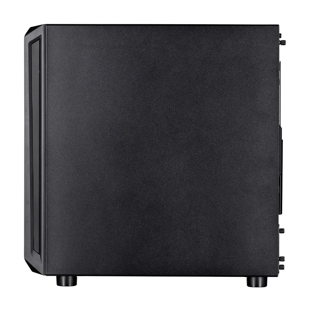 Widok z boku czarnej obudowy komputera. Ma panel z siatki po lewej stronie i stoi na małych nóżkach. Tło jest białe.