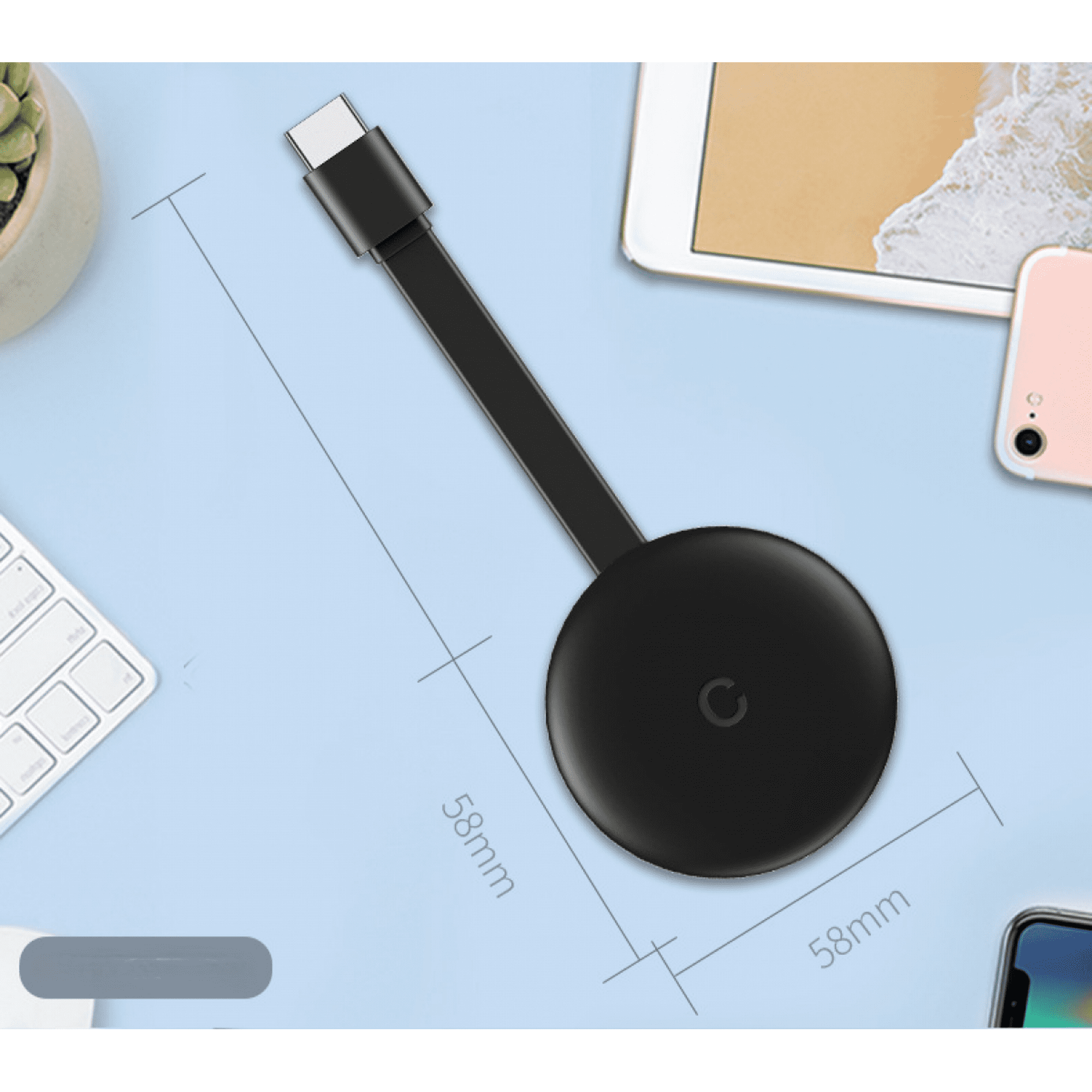 Ein schwarzer, kreisförmiger Mediaplayer mit USB-C-Anschluss. Messungen und eine Tastatur, ein Tablet und ein Telefon sind ebenfalls sichtbar.
