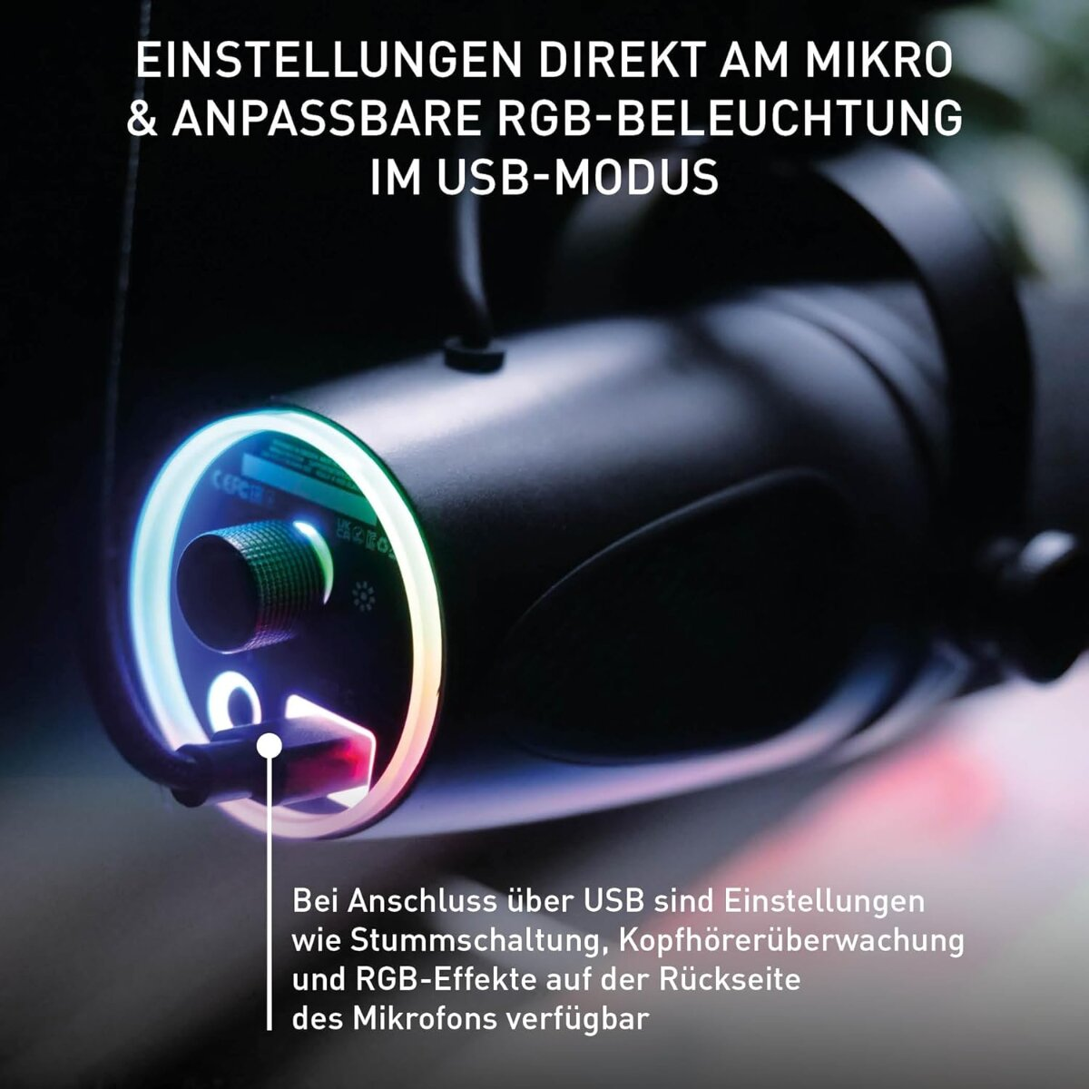 Nahaufnahme eines Mikrofons mit leuchtenden RGB-Lichtern. USB-Kabel angeschlossen. Text auf Deutsch.