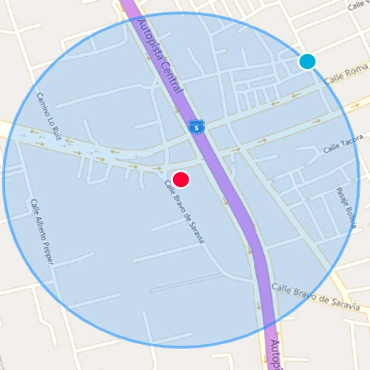 Mapa z niebieskim okręgiem, fioletową autostradą i ulicami opisanymi po hiszpańsku. Dwa kolorowe punkty oznaczają lokalizacje.