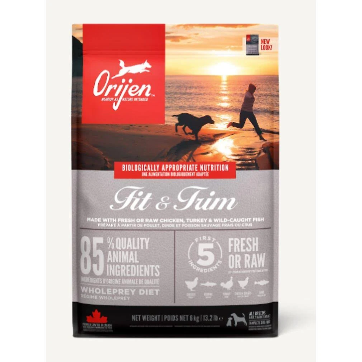 Torba karmy dla psów ze sceną na plaży. Osoba i pies biegną brzegiem o zachodzie słońca. Tekst zawiera markę, nazwę produktu i składniki.