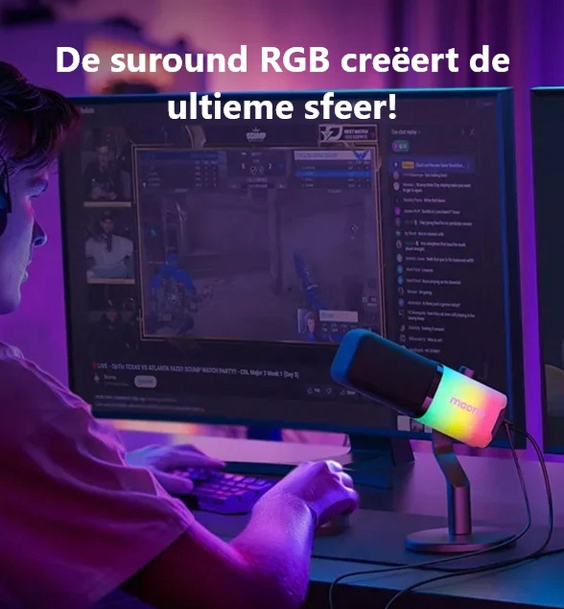 Een persoon is aan het gamen met een microfoon voor het scherm. Het scherm toont een livestream. De microfoon heeft kleurrijke RGB-verlichting.