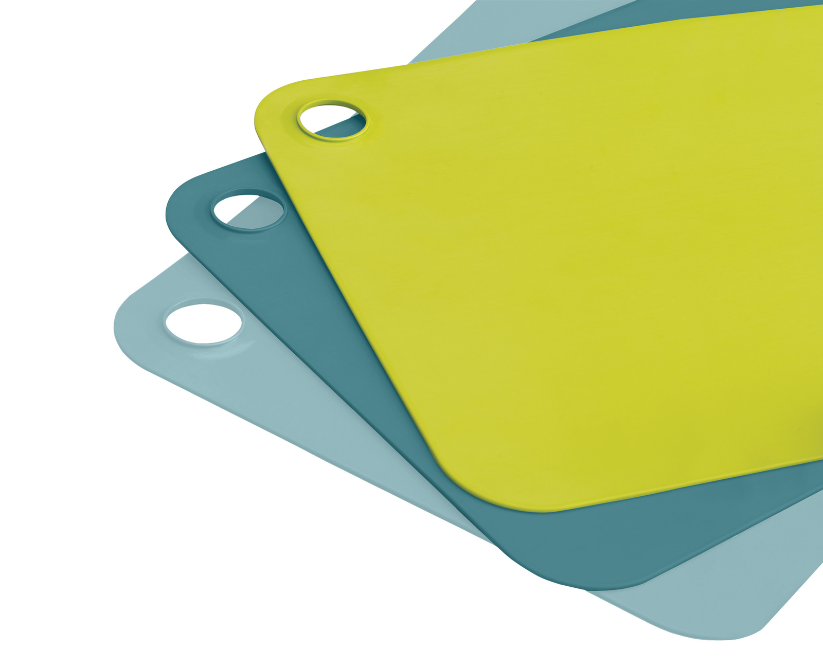 Tres tablas de cortar coloridas: amarillo, verde azulado y azul claro, en capas diagonales con fondo blanco.