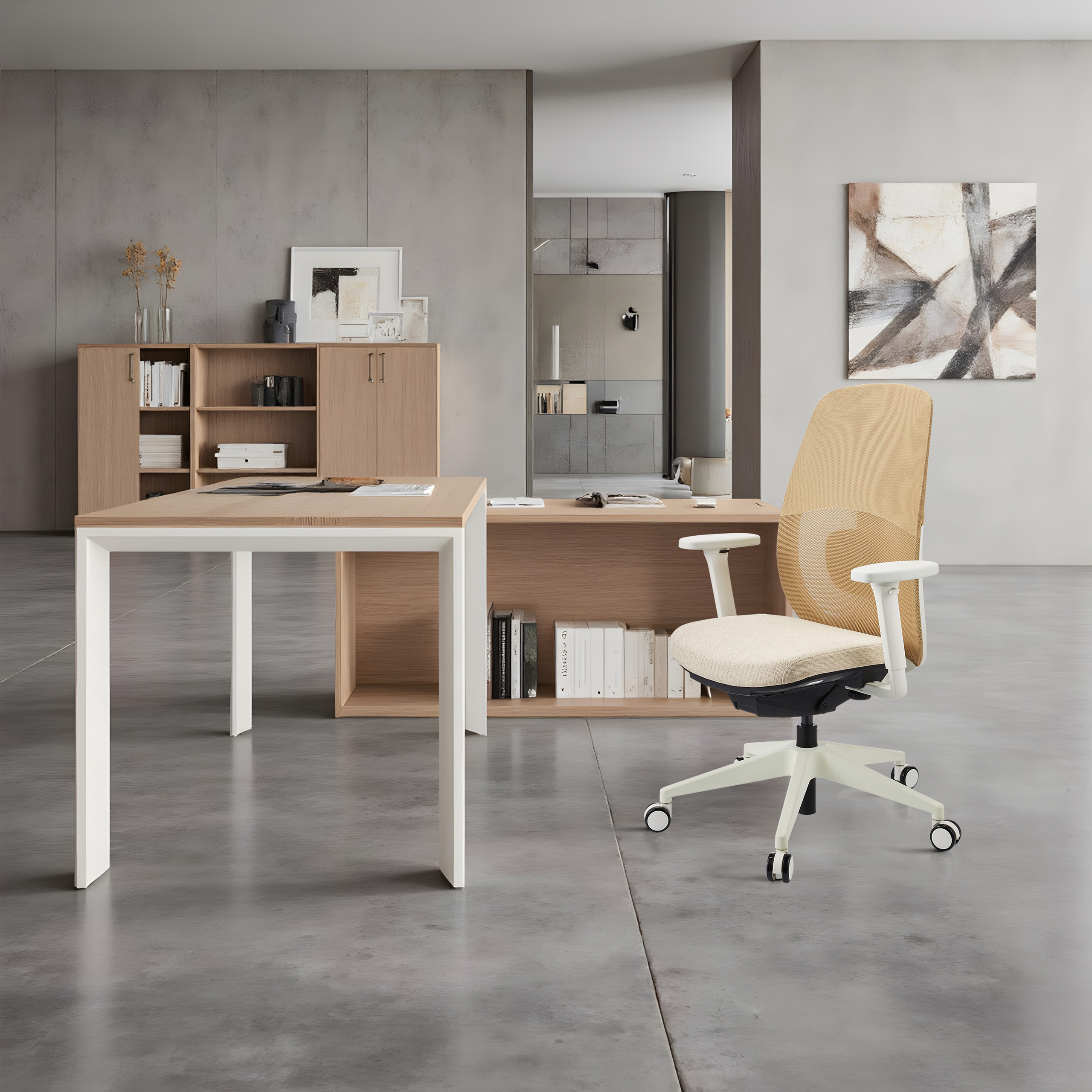 Büroinnenraum mit Schreibtisch, Stuhl, Schränken und Kunstwerken. Neutrale Töne, Betonboden. Moderne Büroumgebung.