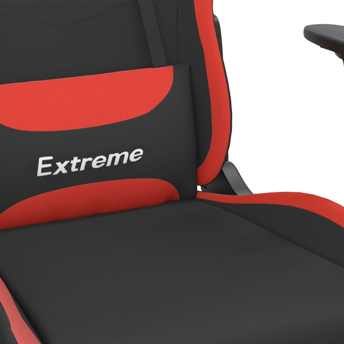 Nahaufnahme eines Gaming-Stuhls. Er ist schwarz mit roten Akzenten, einer roten Kopfstütze mit "Extreme" in Weiß und einer schwarzen Armlehne.