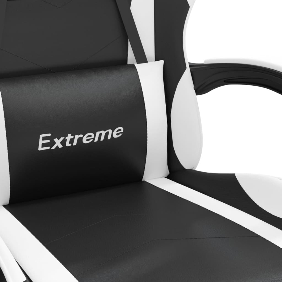 Nahaufnahme eines Gaming-Stuhls. Schwarz-weißes Farbschema. Das Wort "Extreme" steht auf der Kopfstütze.