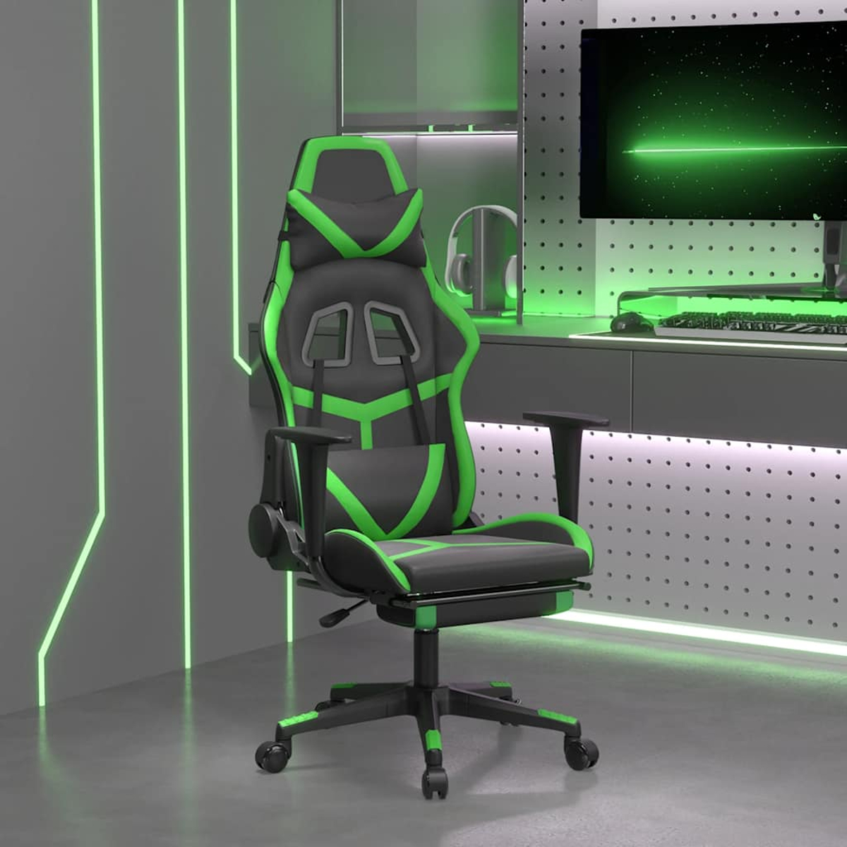 Gaming-Stuhl mit schwarzen und grünen Akzenten. Die Szene umfasst einen Schreibtisch mit einem Monitor, der eine grüne Grafik anzeigt, und Kopfhörer.