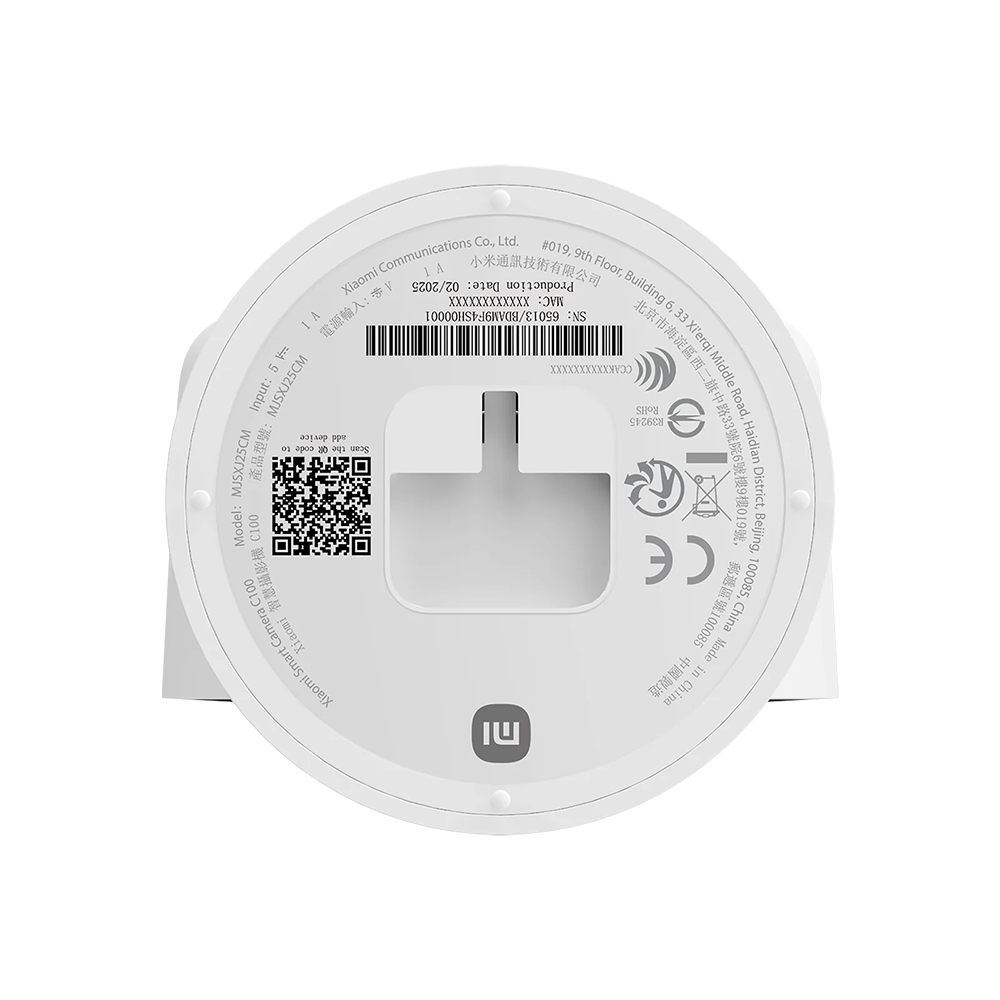 Biała kamera Xiaomi Smart Camera C100. Tekst zawiera model, SN i kod QR. Logo Xiaomi znajduje się na dole.