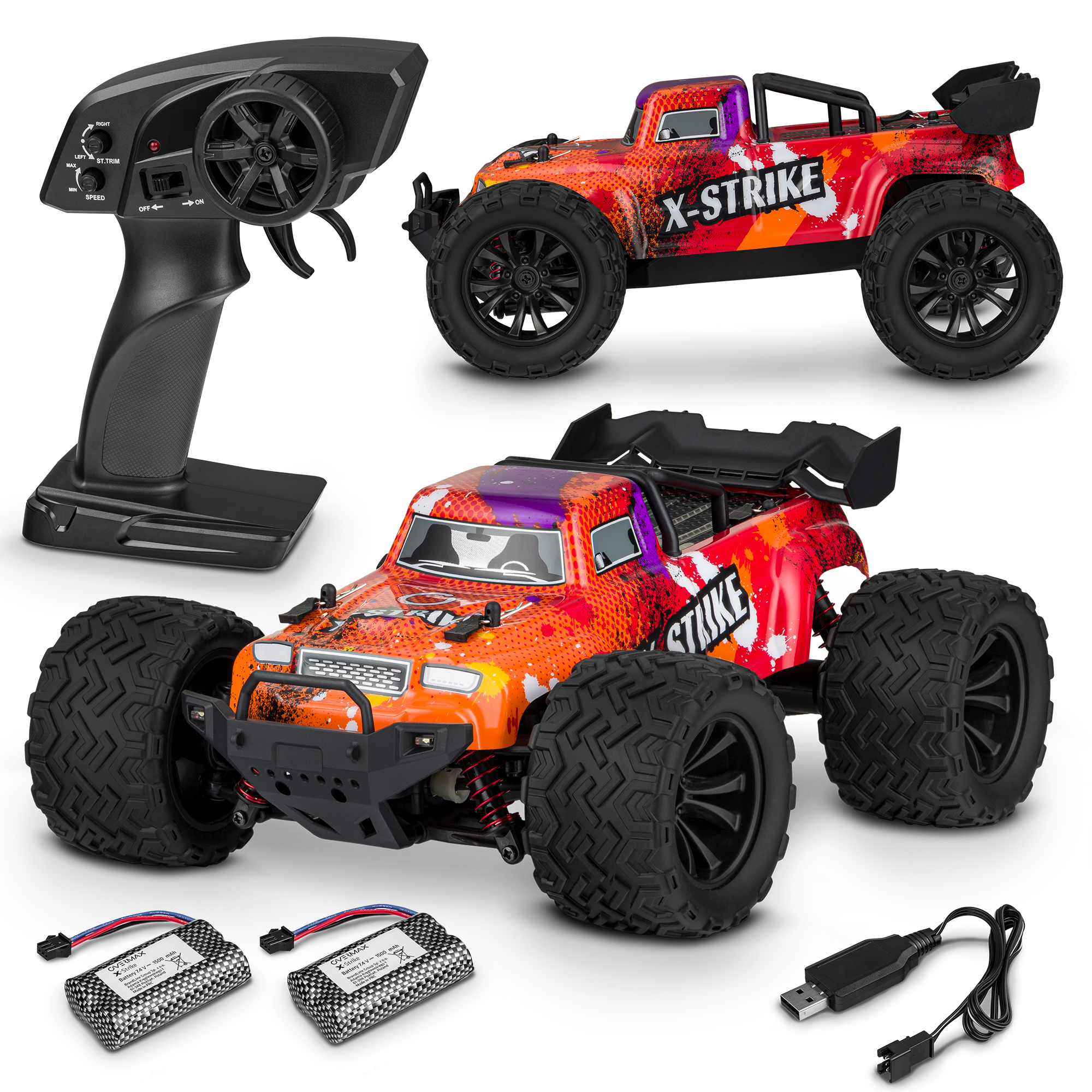 L'image montre une télécommande et deux monster trucks jouets, orange et rouge, avec des roues noires, des piles et un câble de charge.