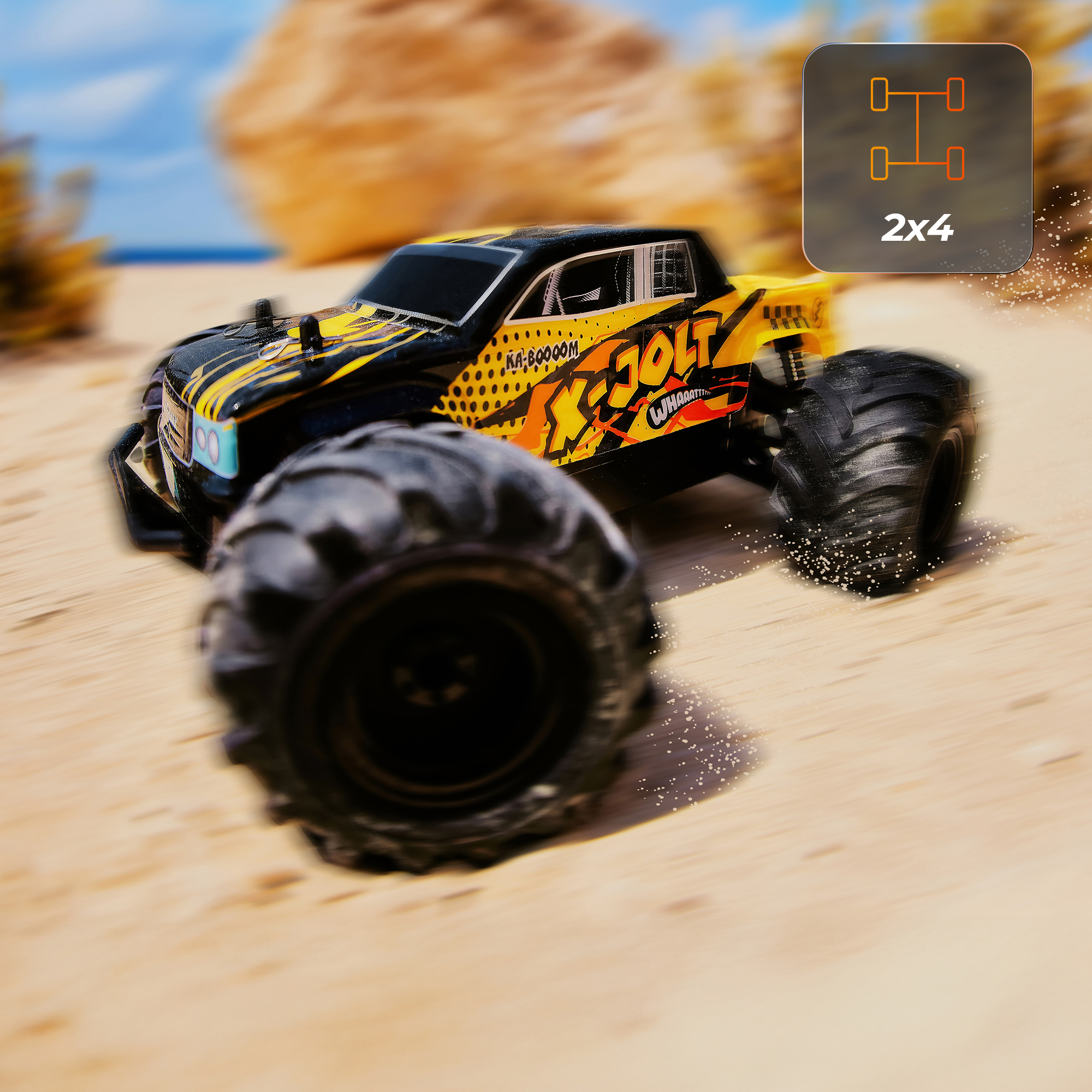 Ein schwarz-gelbes Spielzeugauto fährt auf Sand. Der Hintergrund hat einen Strand und Himmel.