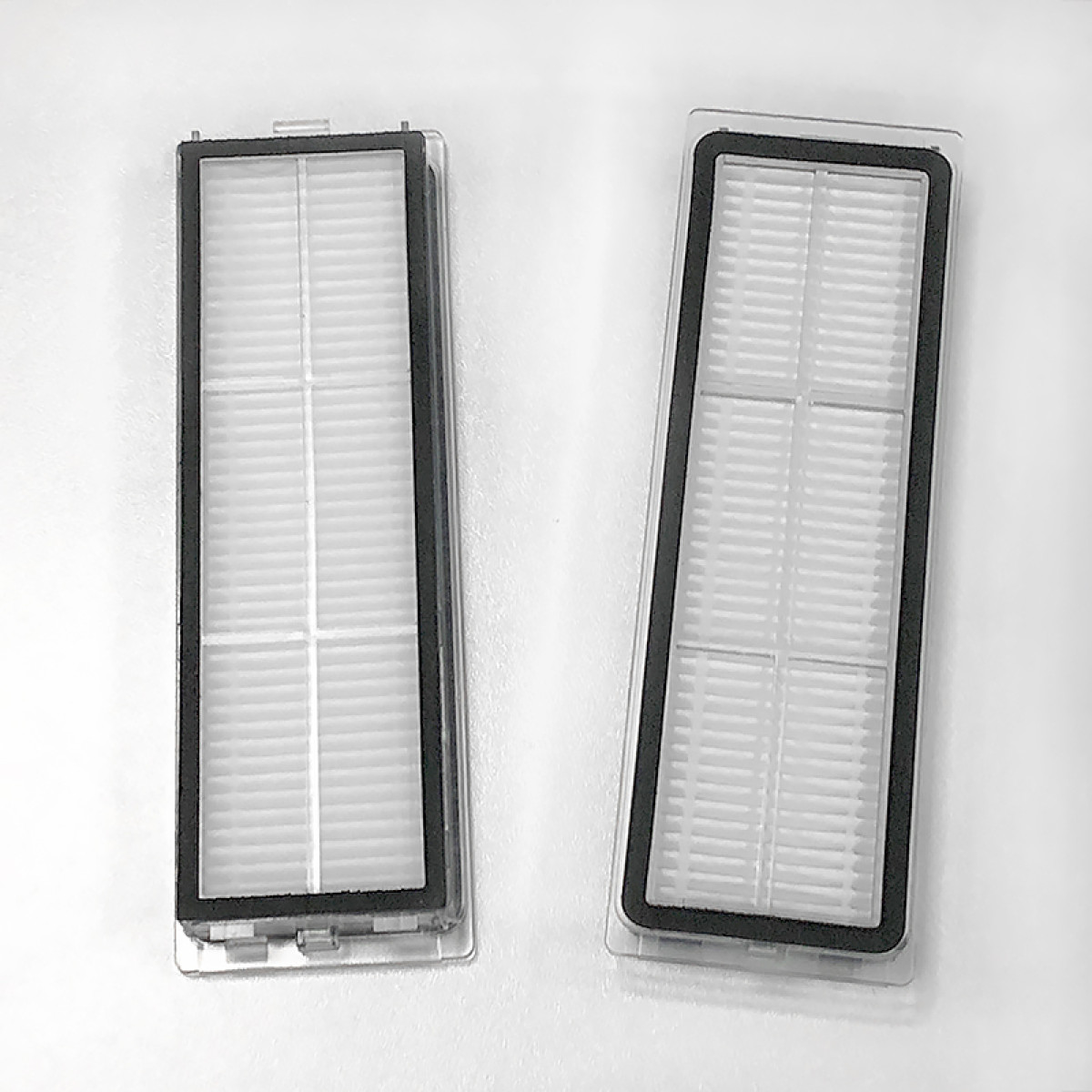 Dwa prostokątne filtry do odkurzacza. Każdy ma biały filtr z czarną ramką na białym tle.