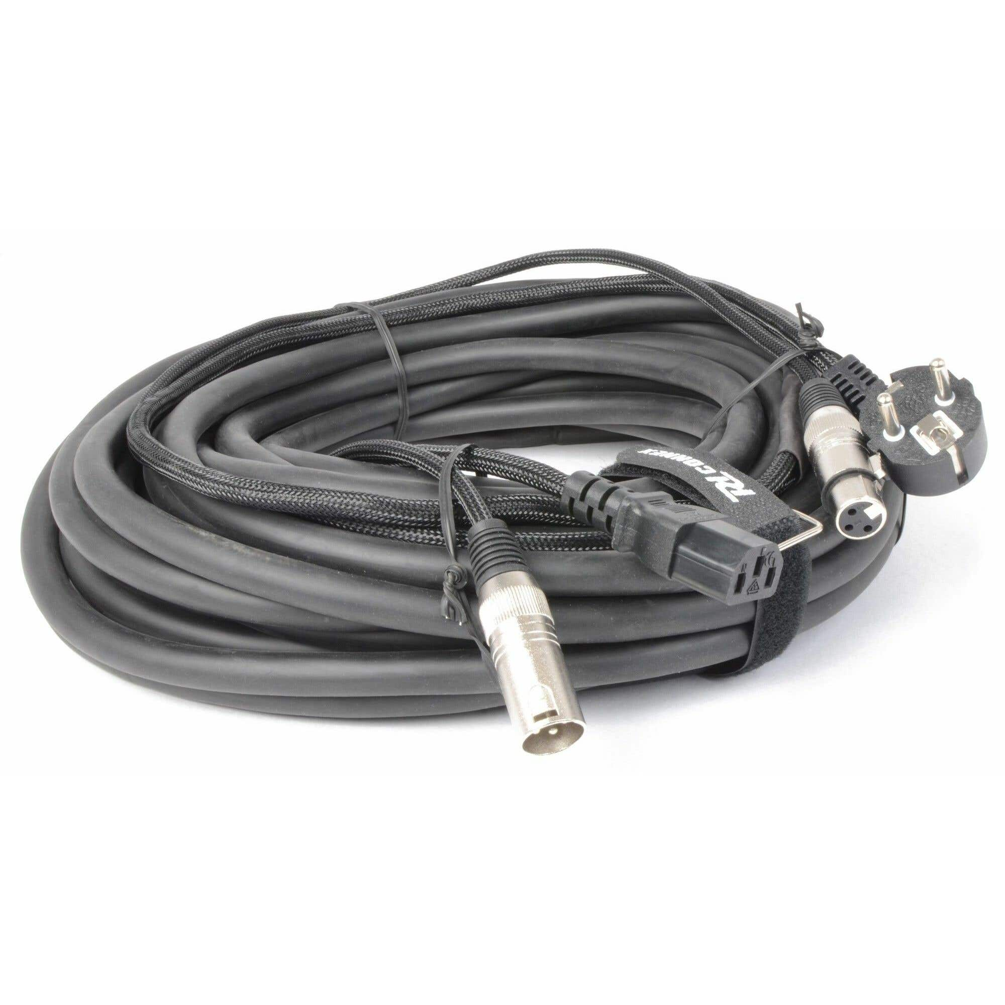 Cable de alimentación negro enrollado con varios conectores: enchufe, XLR e IEC. Todo sobre fondo blanco.