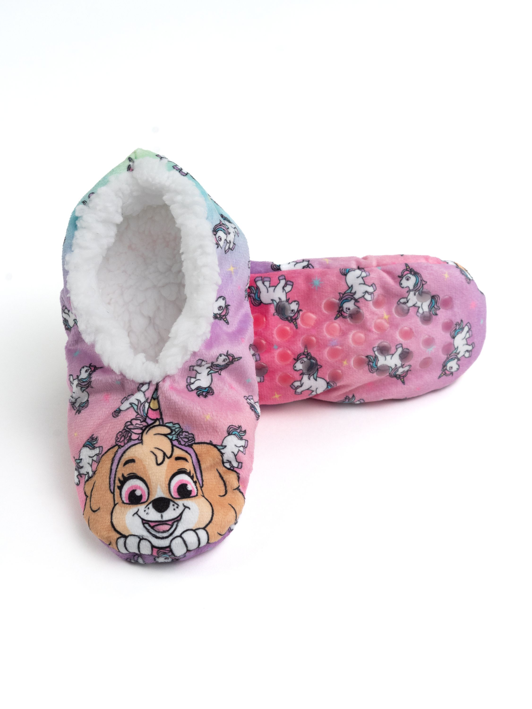 Rosa Hausschuhe mit Cartoon-Hund- und Einhorn-Design, weißem Innenfutter und rosa Sohle mit Einhorn-Aufdrucken.