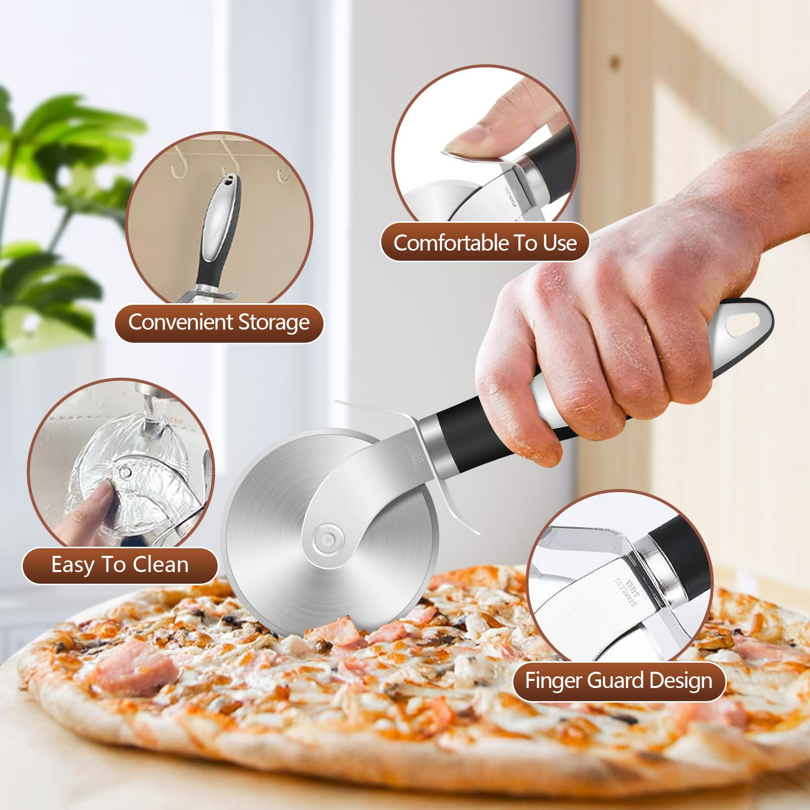 Ein Pizzaschneider liegt auf einer Pizza. Der Schneider hat einen schwarzen Griff. Es gibt zusätzliche Bilder, die den Schneider beschreiben.