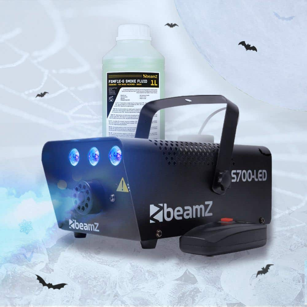 Una máquina de humo con una botella de líquido. Murciélagos y una luna en el fondo, con el logo 'beamz' en la máquina.