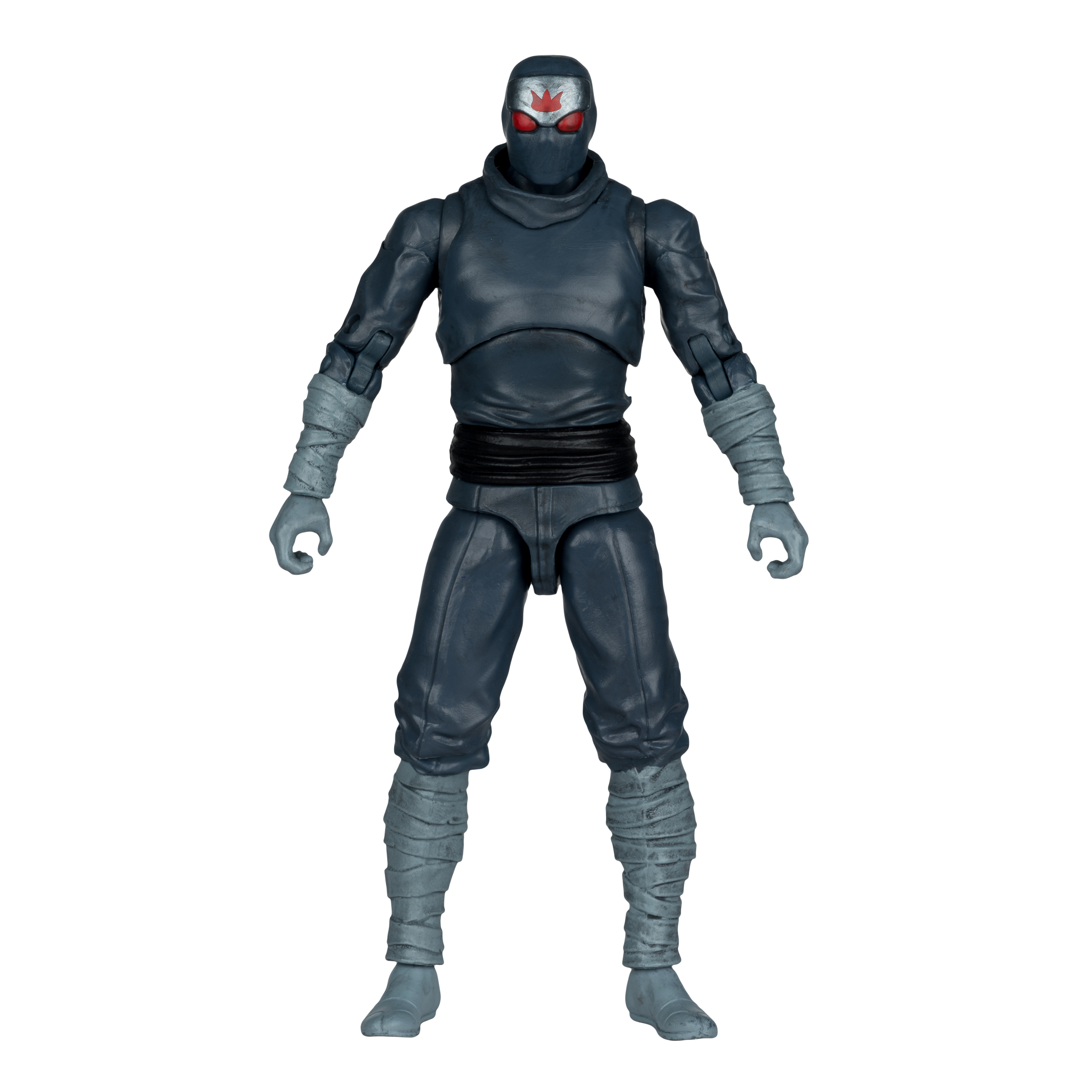 Una figura de acción ninja de pie. Lleva un traje azul oscuro, cinturón negro y vendas. Ojos rojos miran desde la máscara. Una hoja de arce está en la cabeza.