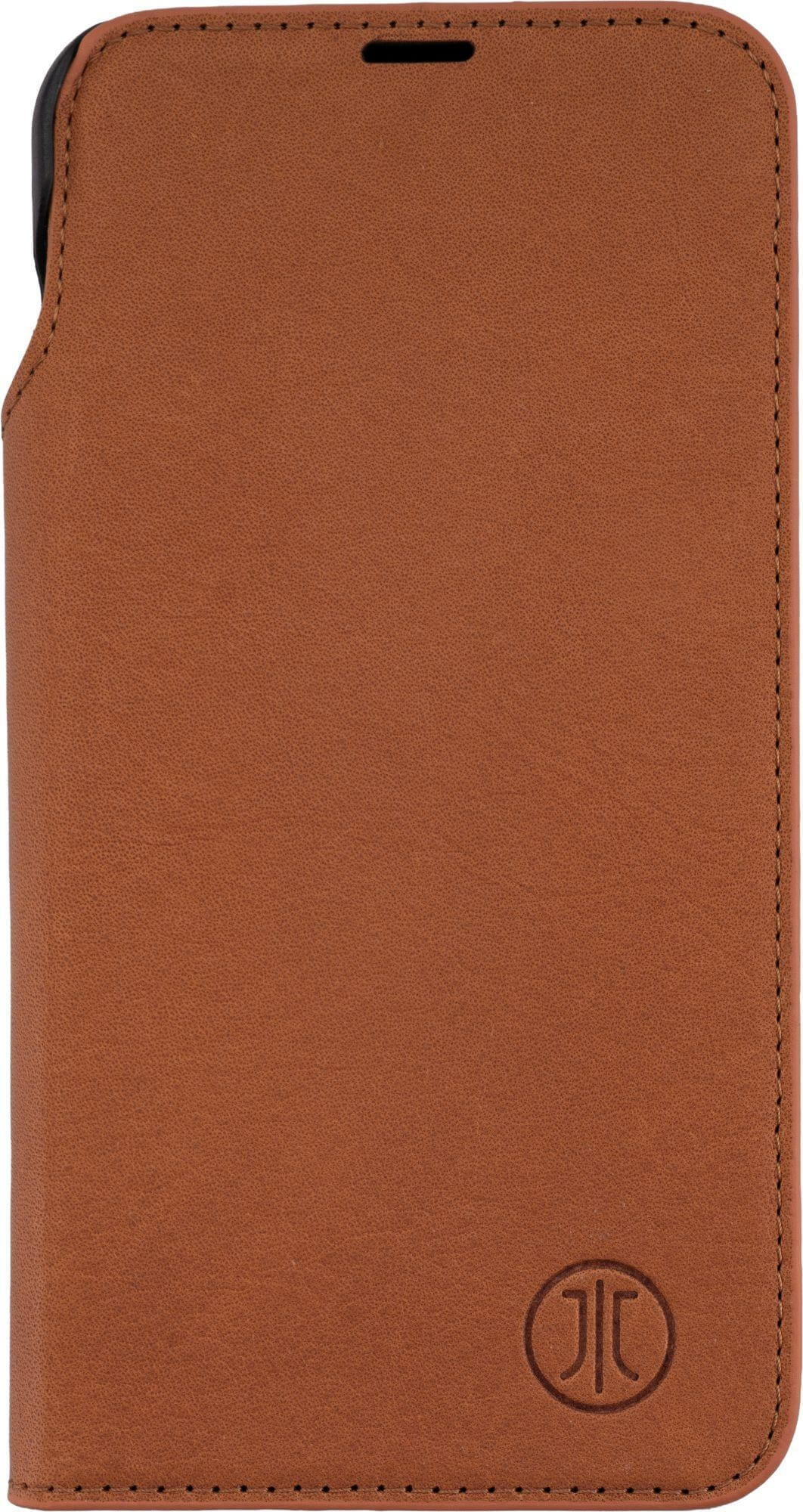 Eine braune Leder-Handyhülle. Die Hülle hat eine genähte Kante, ein Logo unten und eine kleine Öffnung oben.