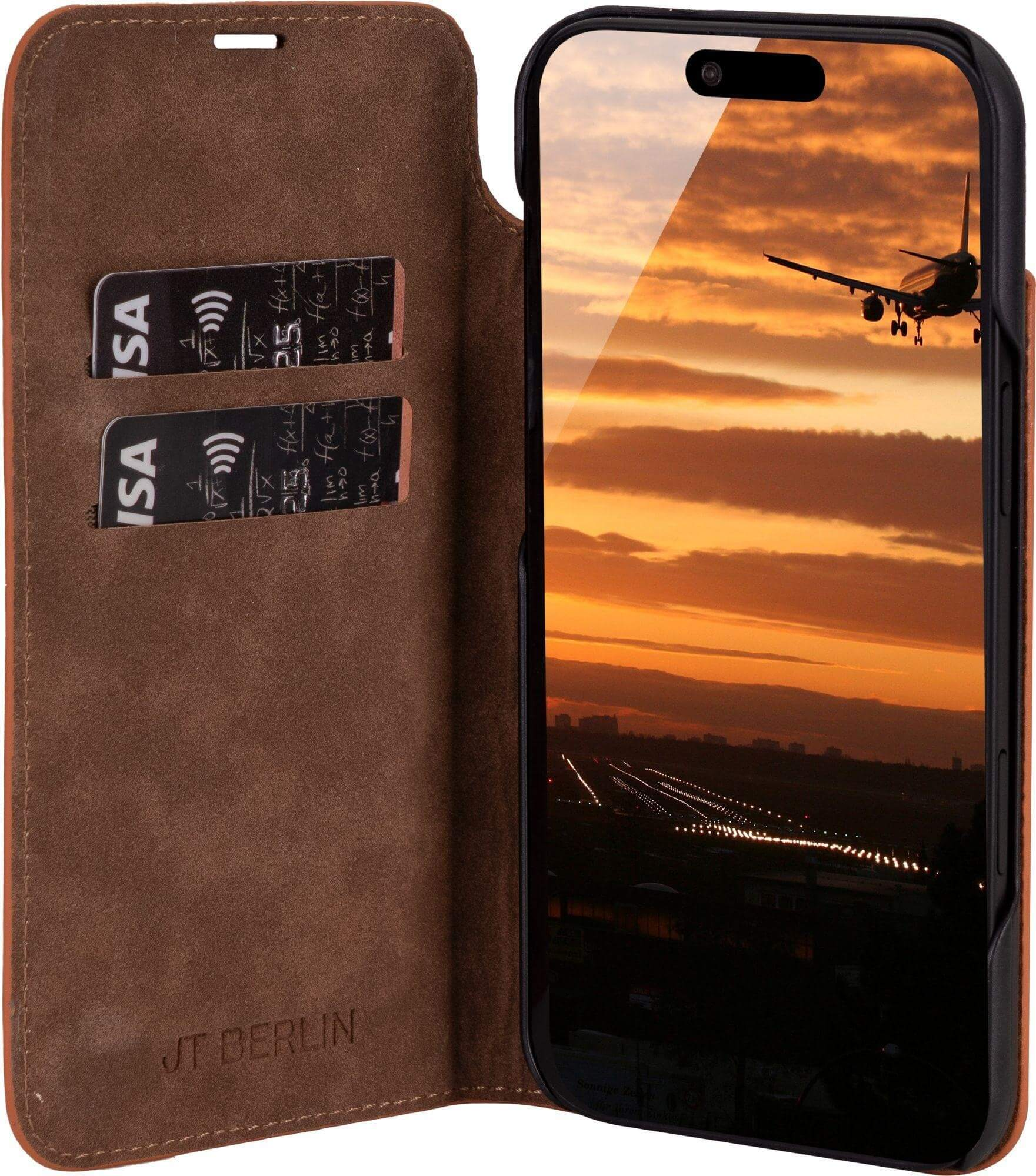 Handyhülle mit Telefon, das ein Flugzeug bei Sonnenuntergang zeigt, und zwei VISA-Karten.