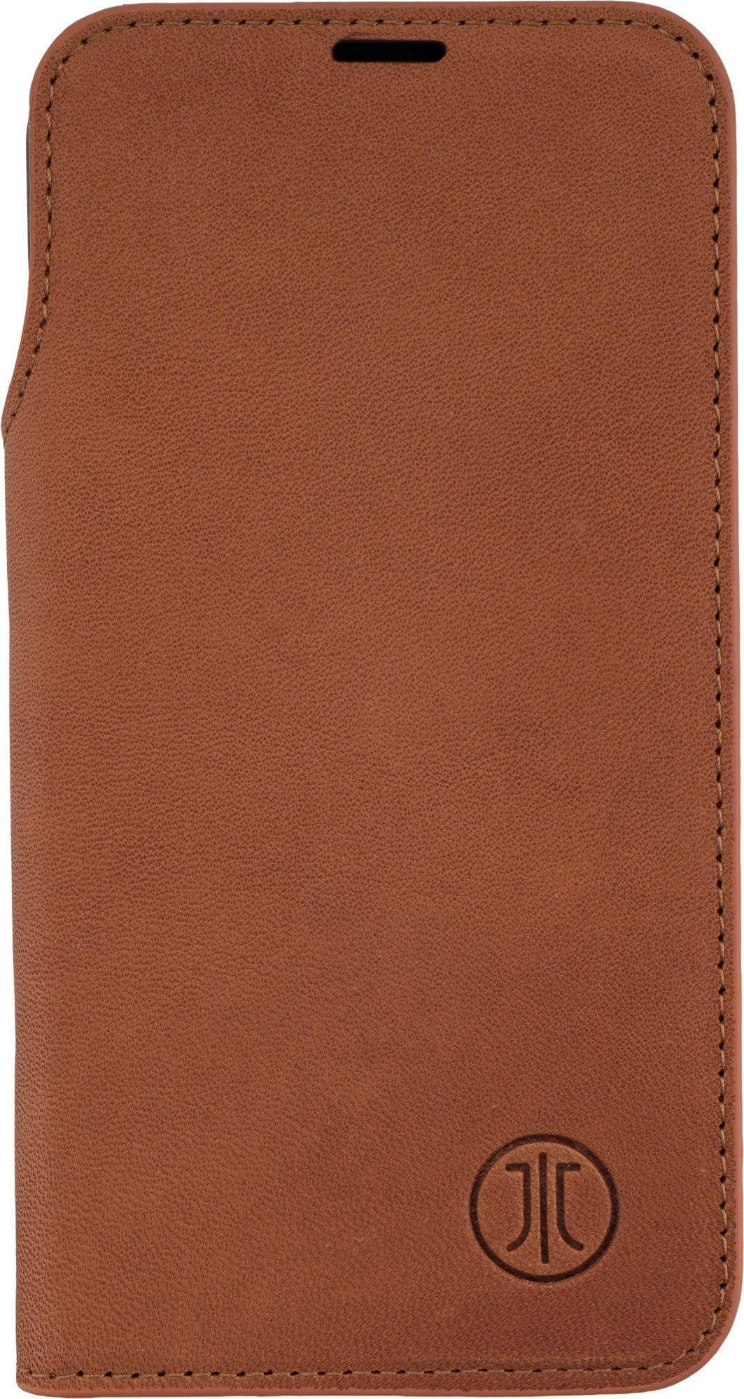 Eine braune Leder-Handyhülle. Sie hat ein Logo unten rechts und eine genähte Bordüre.