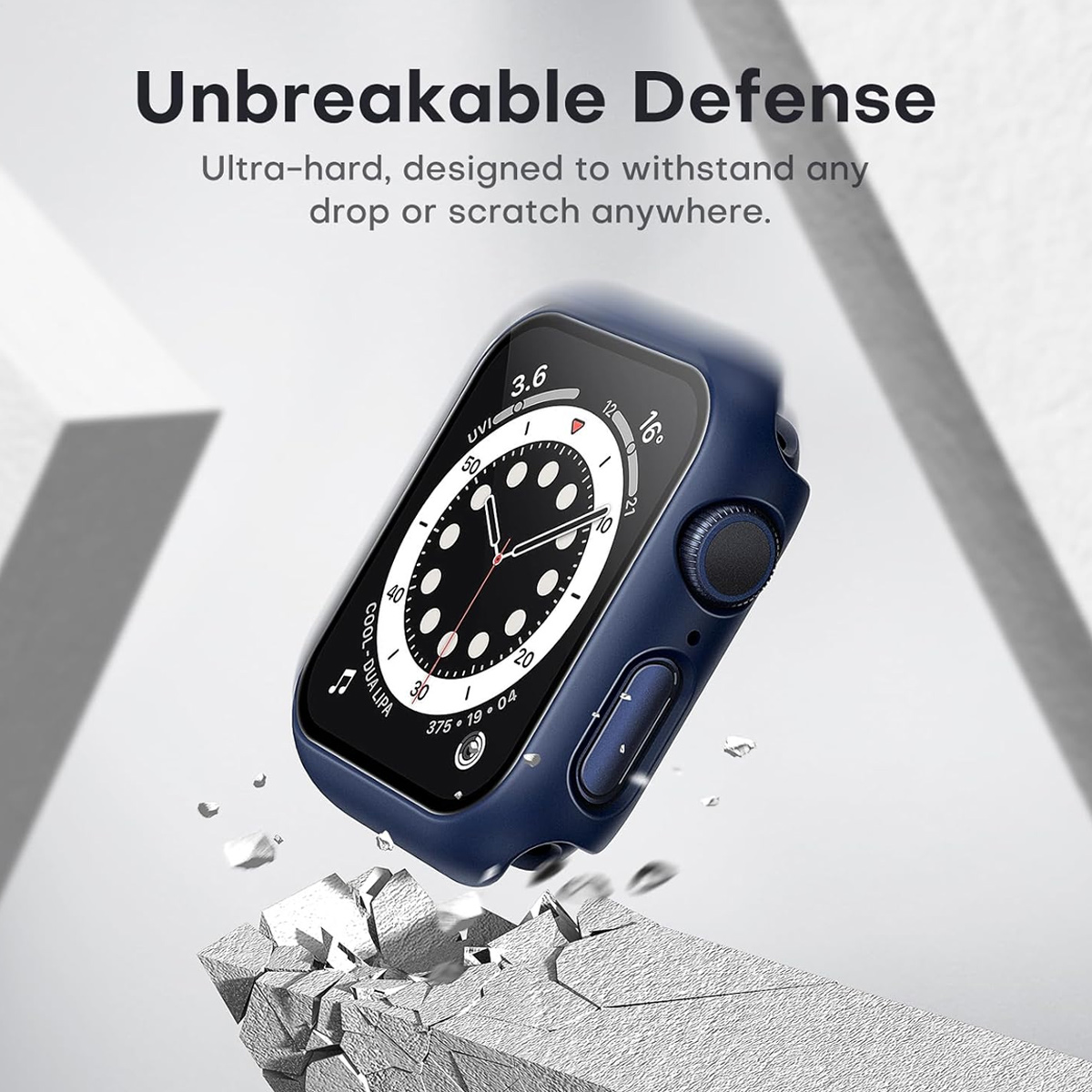 Eine marineblaue Smartwatch in einer Schutzhülle wird vor einem Hintergrund aus zersplittertem Beton gezeigt. Das Zifferblatt ist sichtbar.