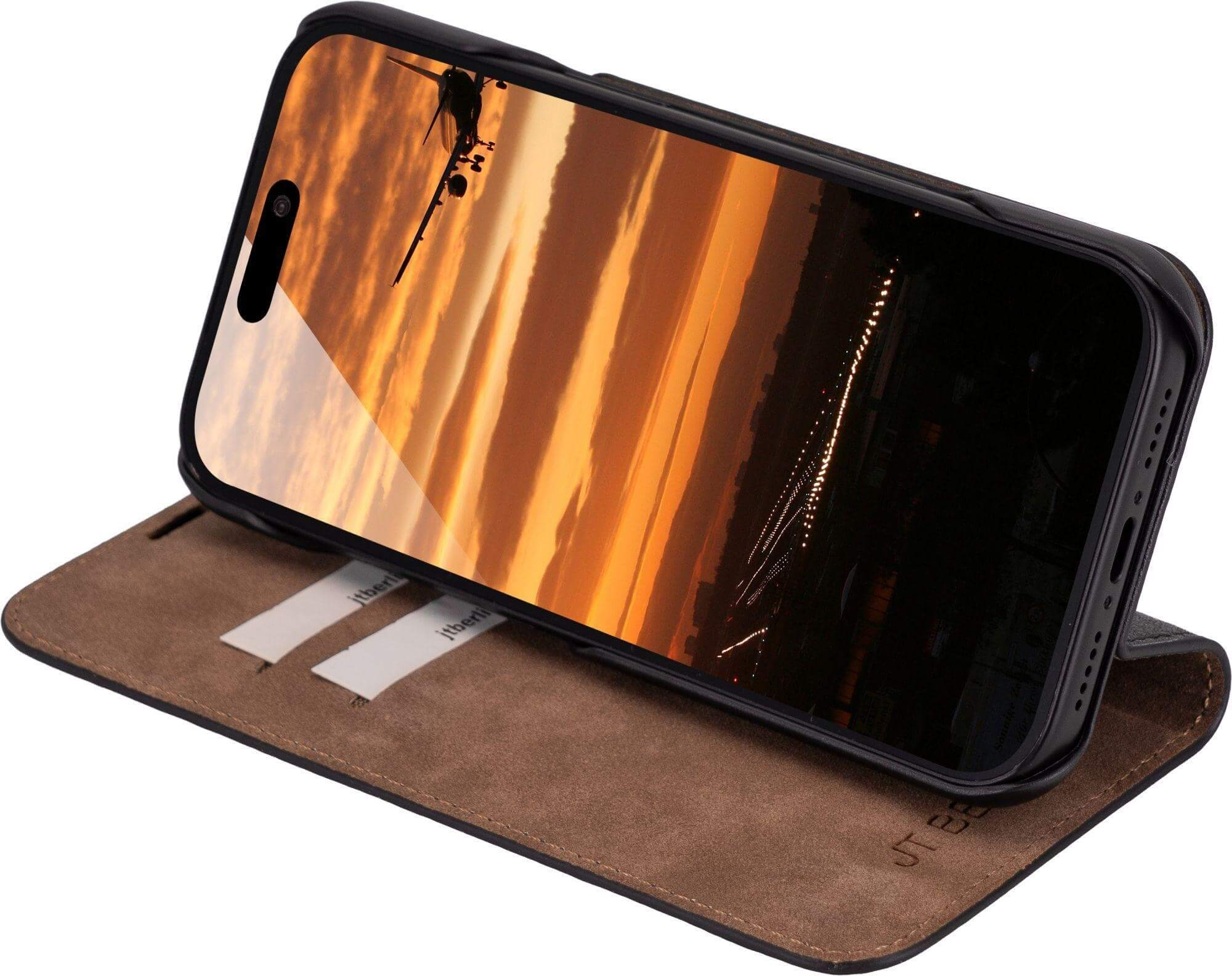Telefon in Hülle mit Sonnenuntergang und Hubschraubersilhouette. Braune Hülle offen.