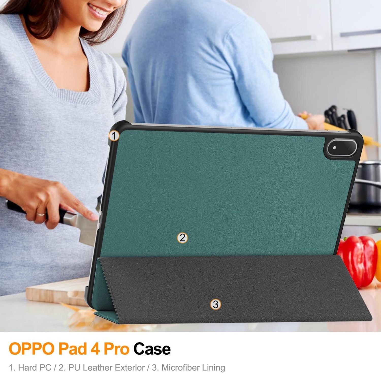 Una custodia per tablet con retro verde acqua e supporto grigio. Una donna tiene un coltello. Un uomo è sullo sfondo. Si vedono peperoni rossi.