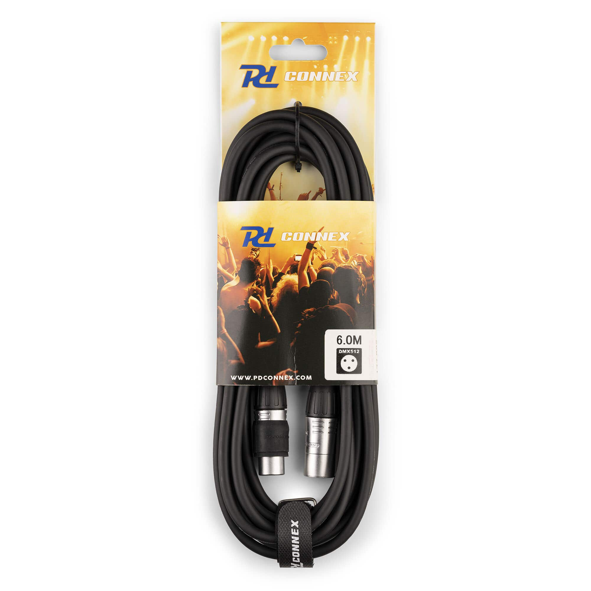 Cable DMX negro con conectores plateados, empaquetado con una etiqueta PD Connex. El empaque muestra una multitud en un concierto.