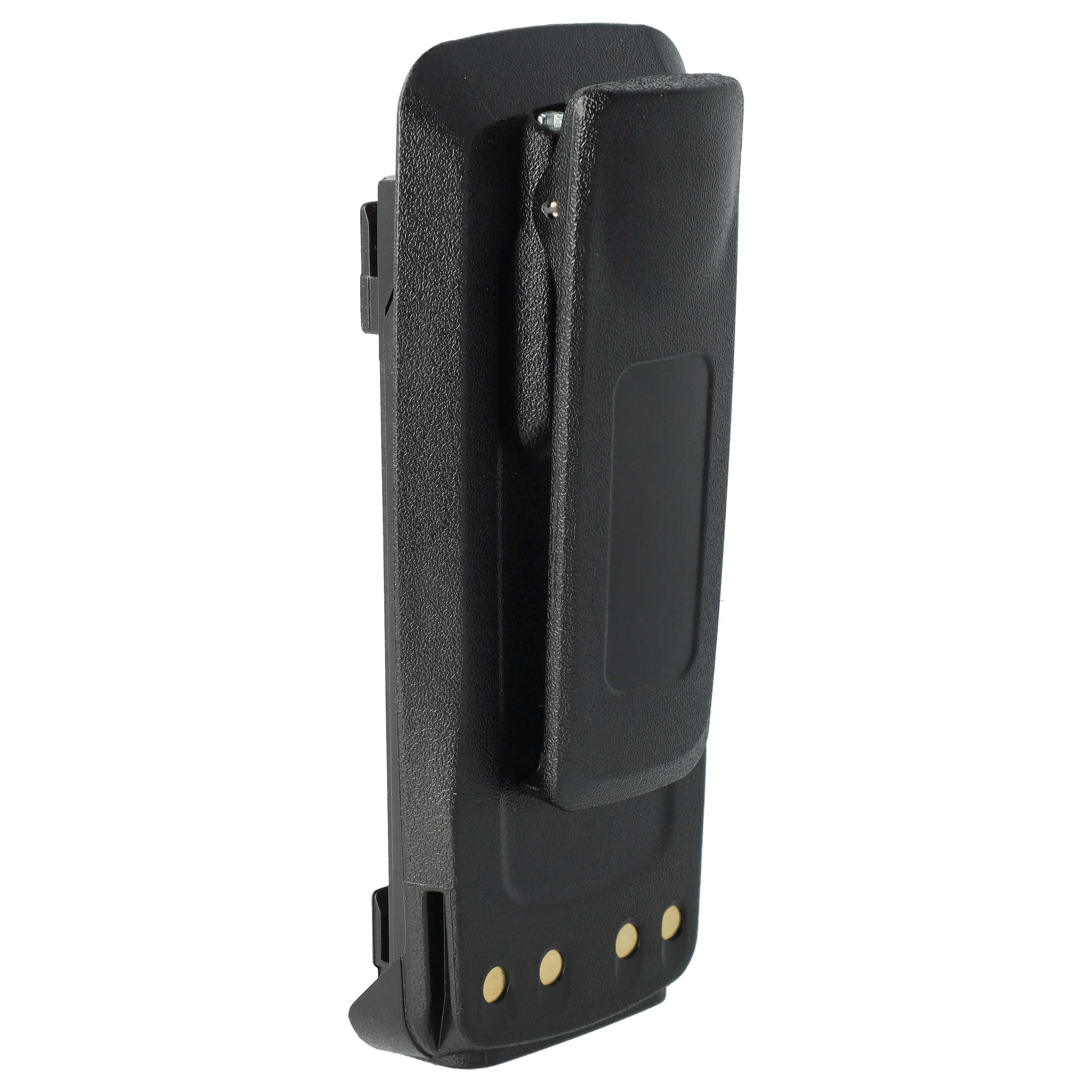 Ein schwarzes Funkgerät-Akkupack mit Gürtelclip. Es hat drei goldfarbene Kontaktpunkte.