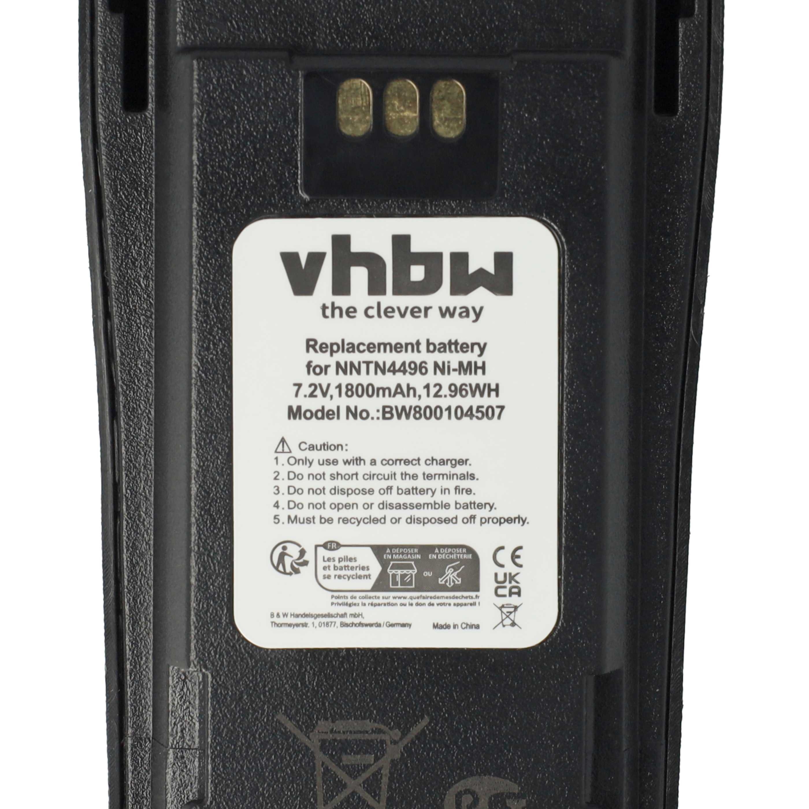 Ein Batterieetikett mit Text und Symbolen. Es hat einen schwarzen Hintergrund mit weißem Text und eine Warnung.