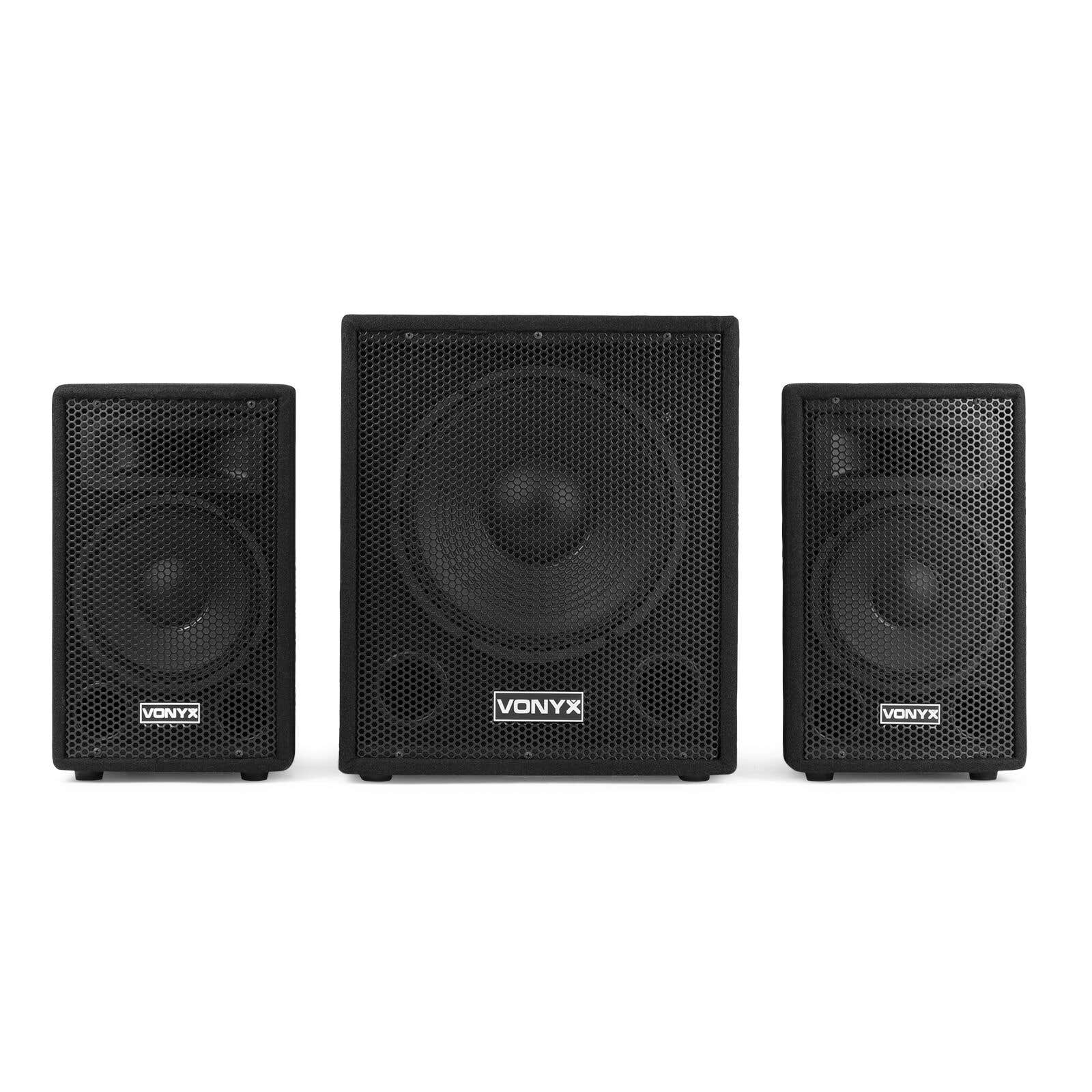 Tres altavoces negros Vonyx sobre fondo blanco. Un altavoz central grande, dos más pequeños a los lados.