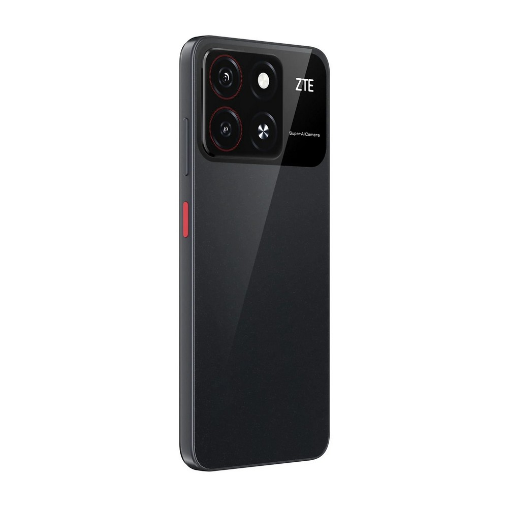 Czarny smartfon ZTE z prostokątnym układem kamer. Układ ma trzy obiektywy i lampę błyskową. Z boku znajduje się czerwony przycisk.