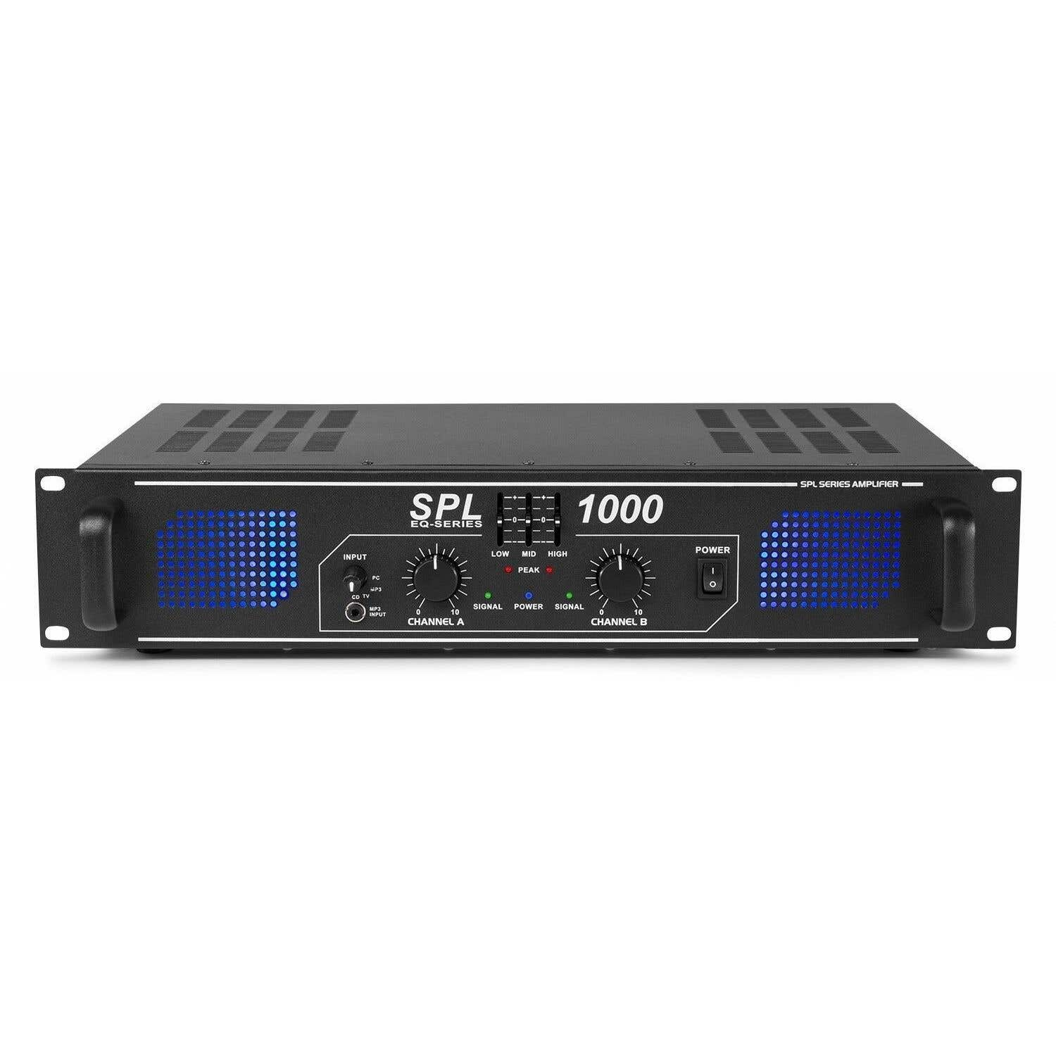 Un amplificador negro SPL 1000 EQ-Series. Tiene perillas, indicadores y un botón de encendido. Luces LED azules en ambos lados.
