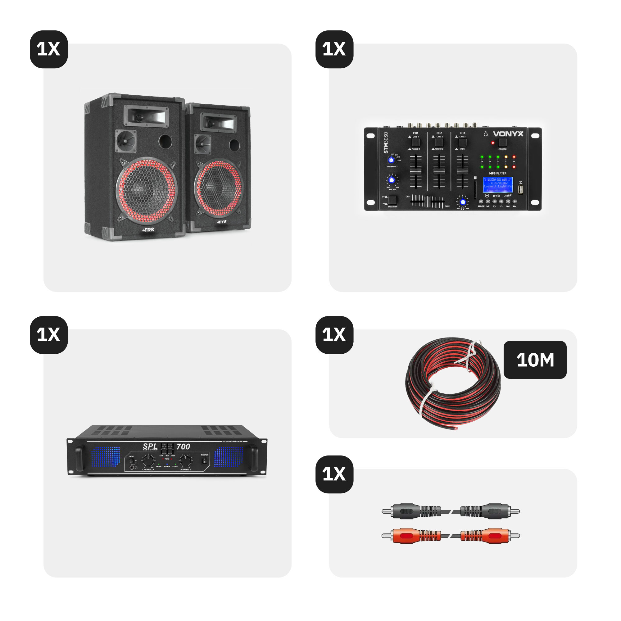 Equipo de audio: altavoces, mesa de mezclas, amplificador, rollo de cable y cables RCA sobre fondo blanco.