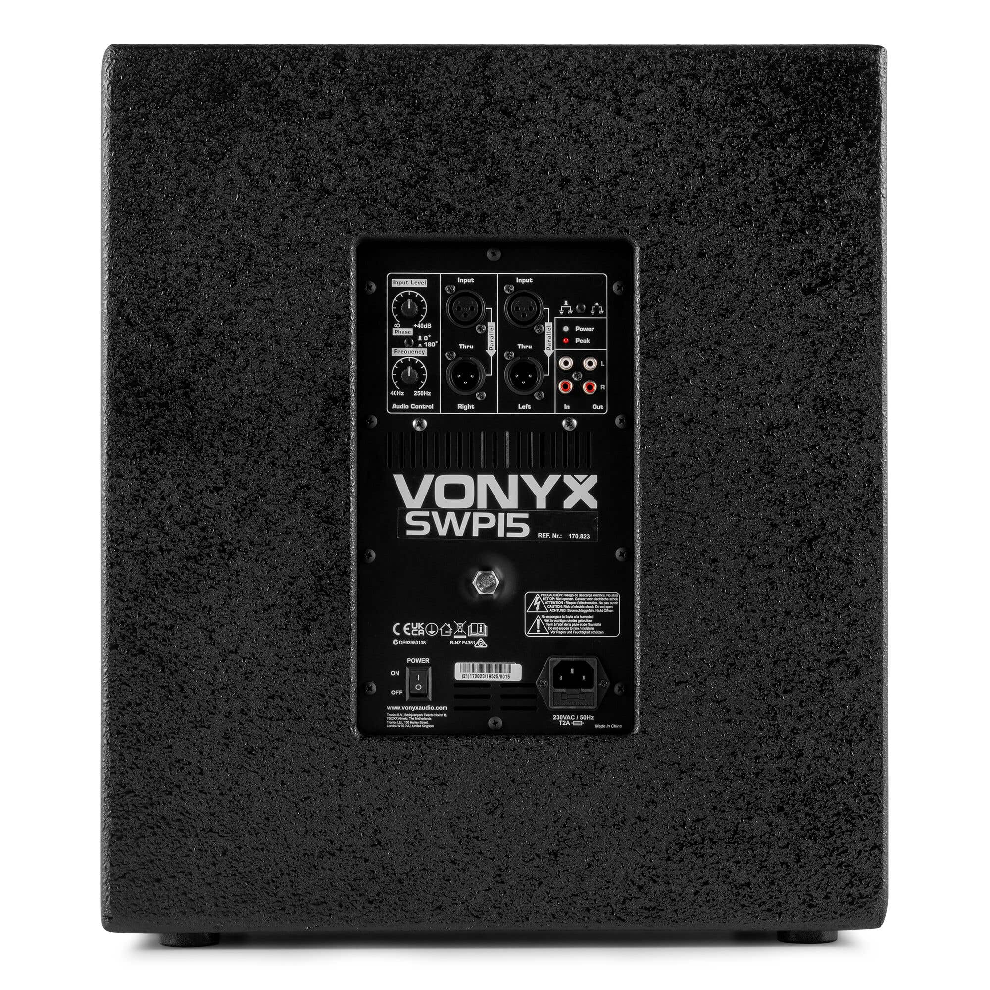 Un subwoofer negro con controles, entradas y el logotipo de Vonyx. Incluye perillas de control de potencia y audio, y varios conectores de entrada.