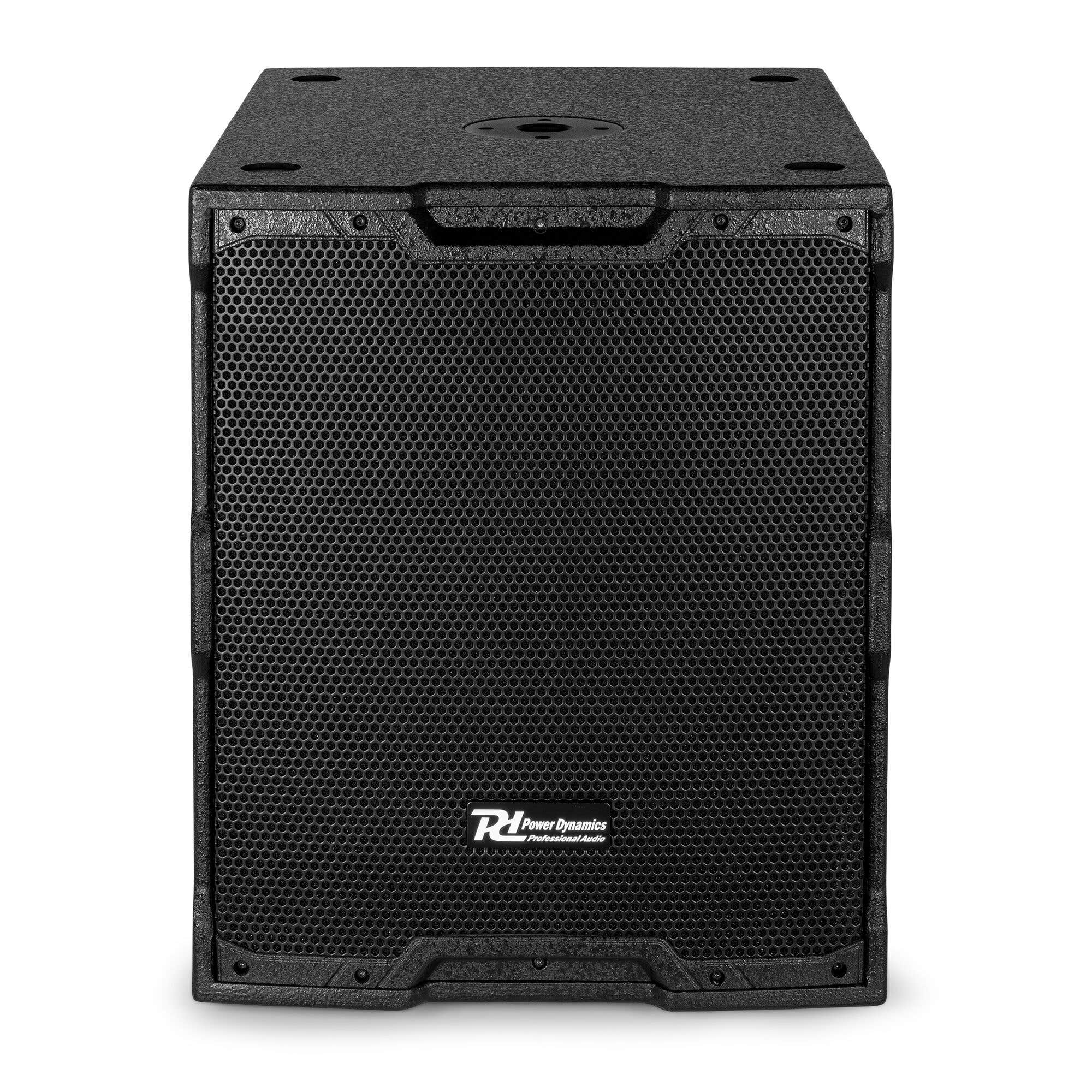 Altavoz subwoofer negro con rejilla de panal y el logotipo de Power Dynamics. La parte superior tiene agujeros circulares.