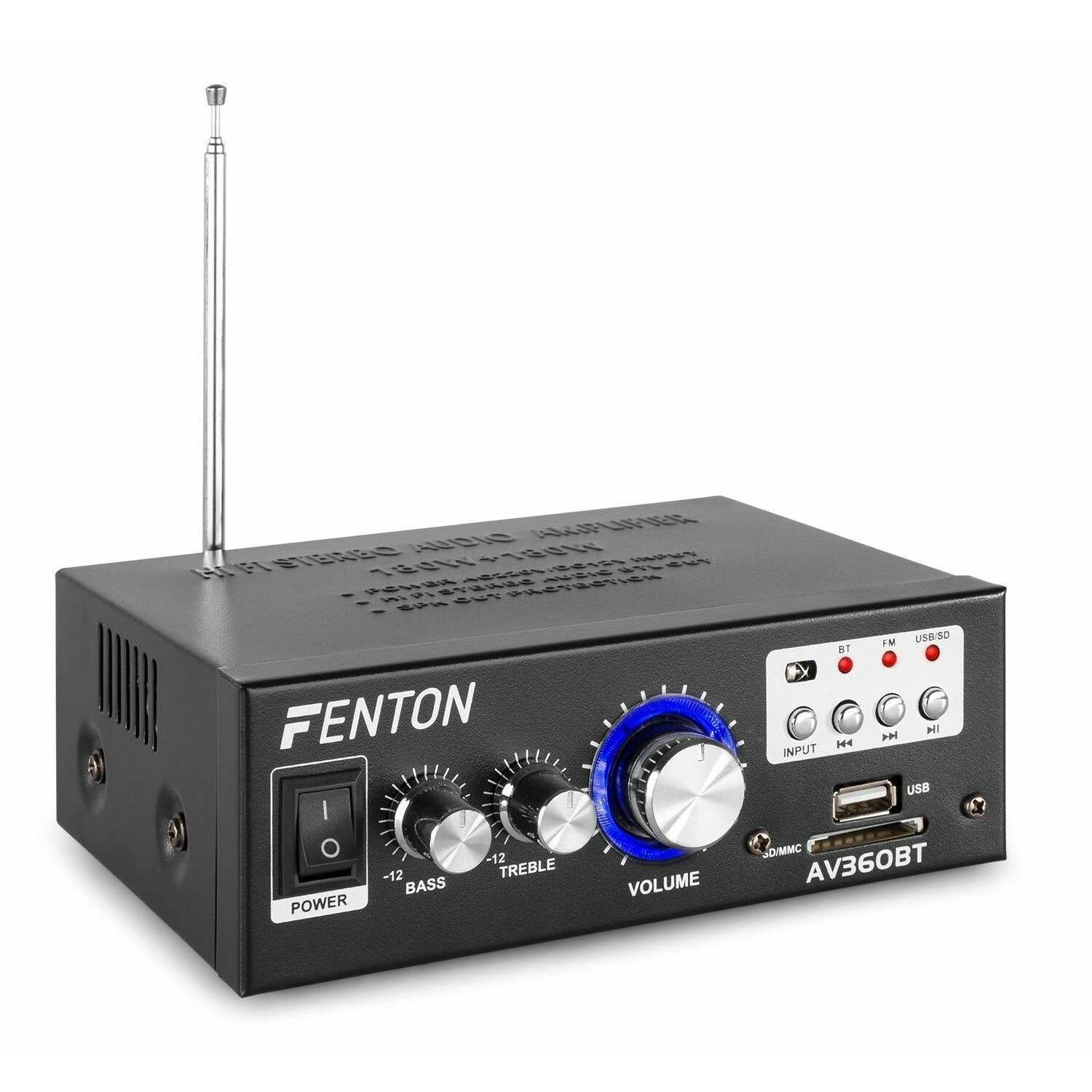 Amplificador negro Fenton AV360BT con antena, perillas para bajos, agudos, volumen. Tiene USB, SD y botón de encendido.