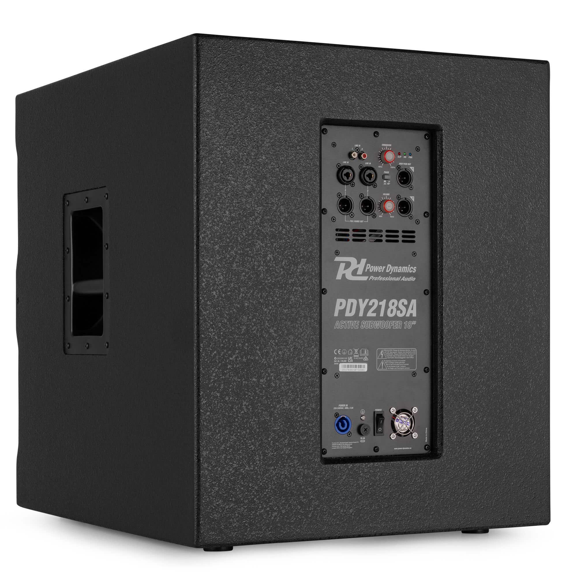 Un subwoofer negro con controles en la parte trasera. Tiene una superficie texturizada y el logotipo de Power Dynamics.