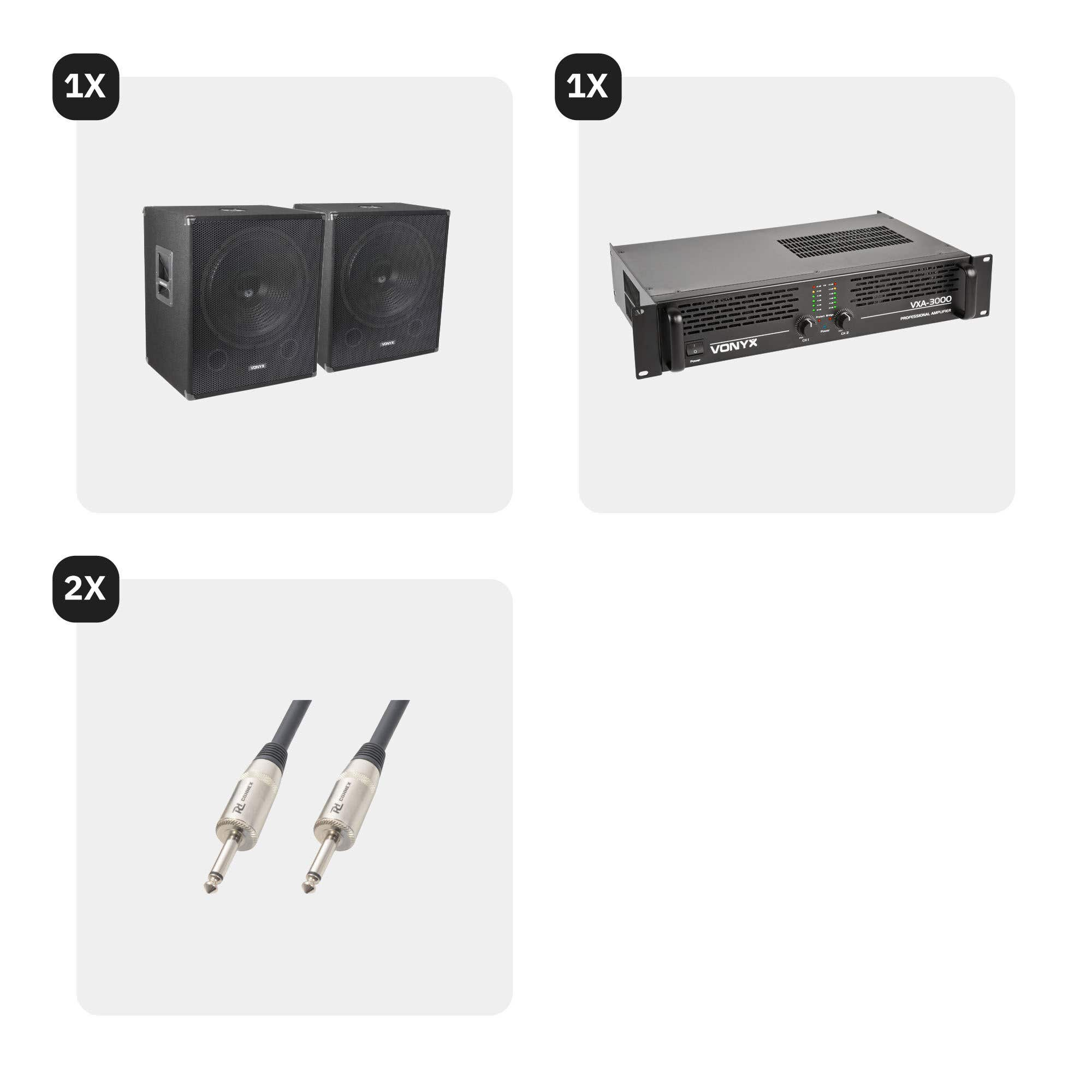 Dos gabinetes de altavoces negros, un amplificador y dos cables de audio con conectores plateados y negros sobre fondo blanco.