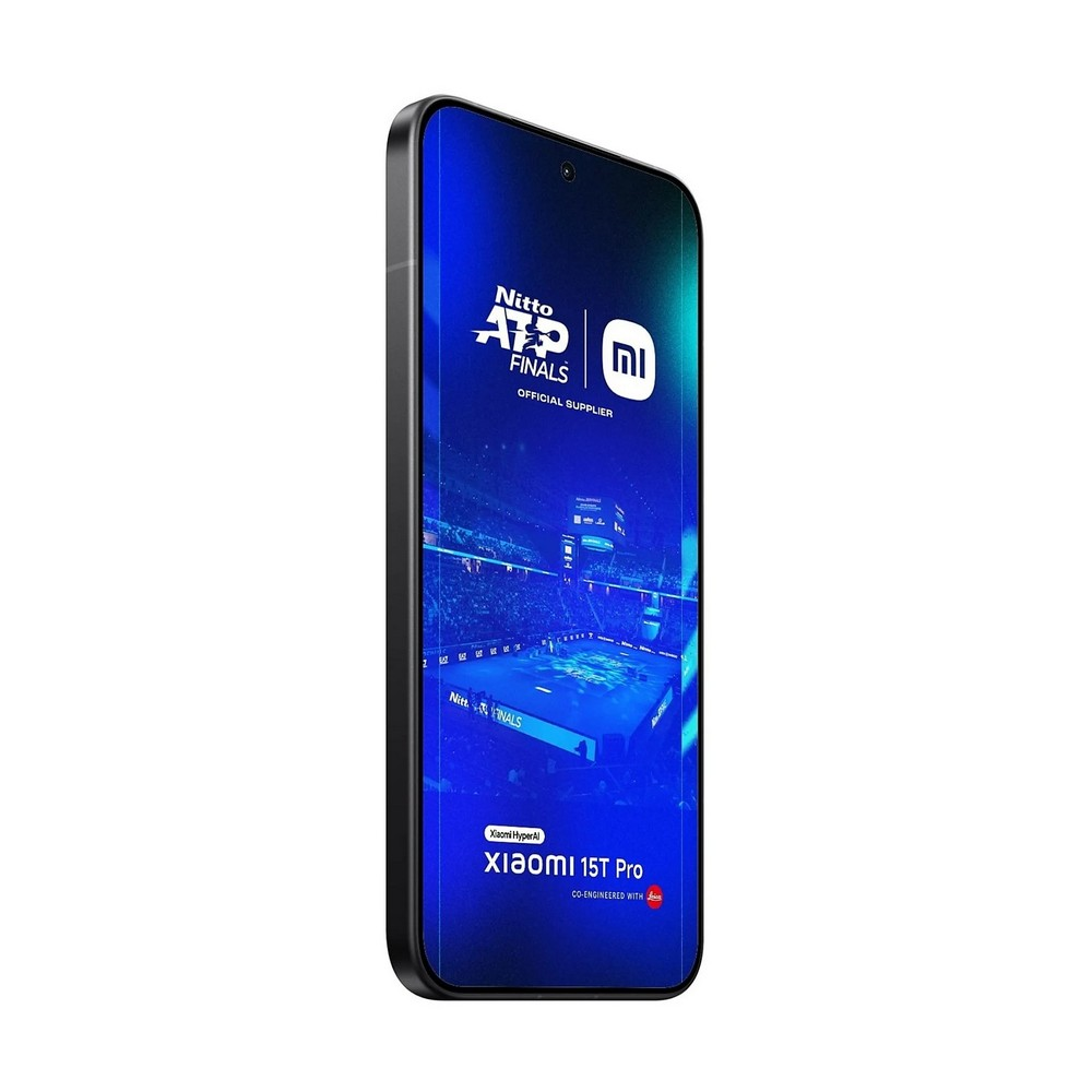 Uno smartphone mostra una pubblicità dei Nitto ATP Finals. Lo schermo mostra un campo da tennis. Il telefono è nero e angolato.