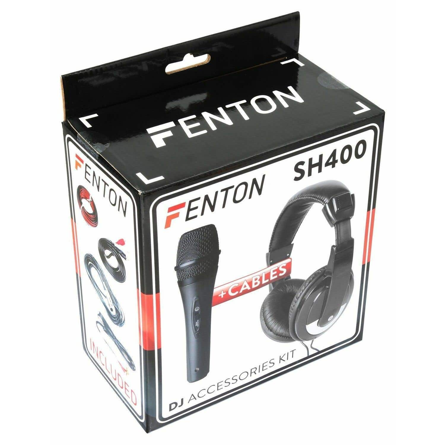 Una caja con el nombre FENTON. Contiene un micrófono, auriculares y cables. La caja es blanca y negra.