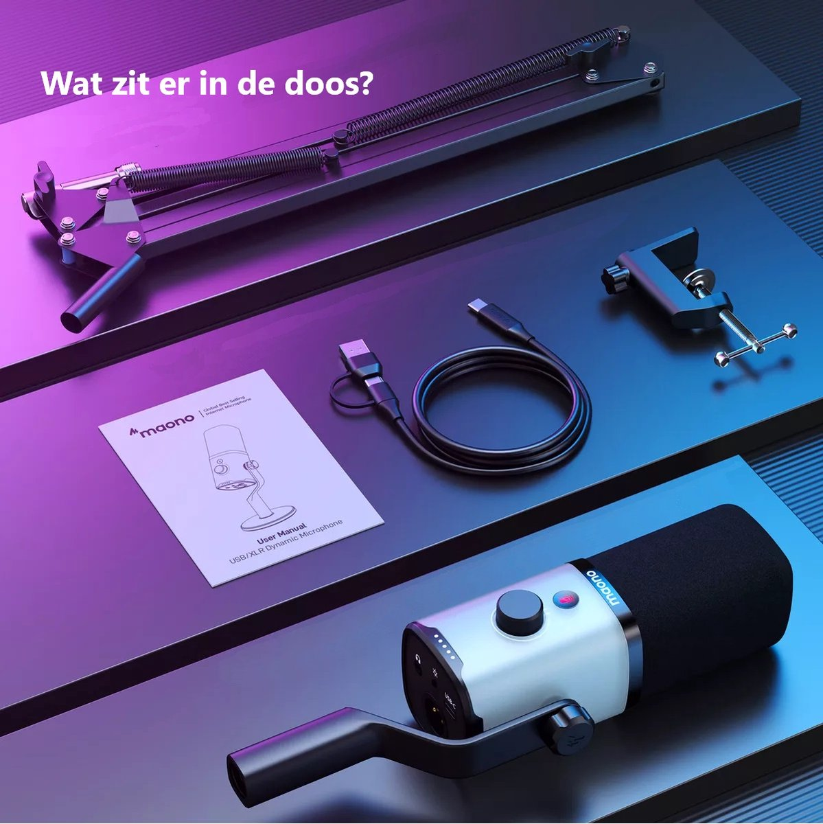 Een microfoonkit met een microfoon, arm, kabel en handleiding, allemaal op een reflecterend oppervlak.