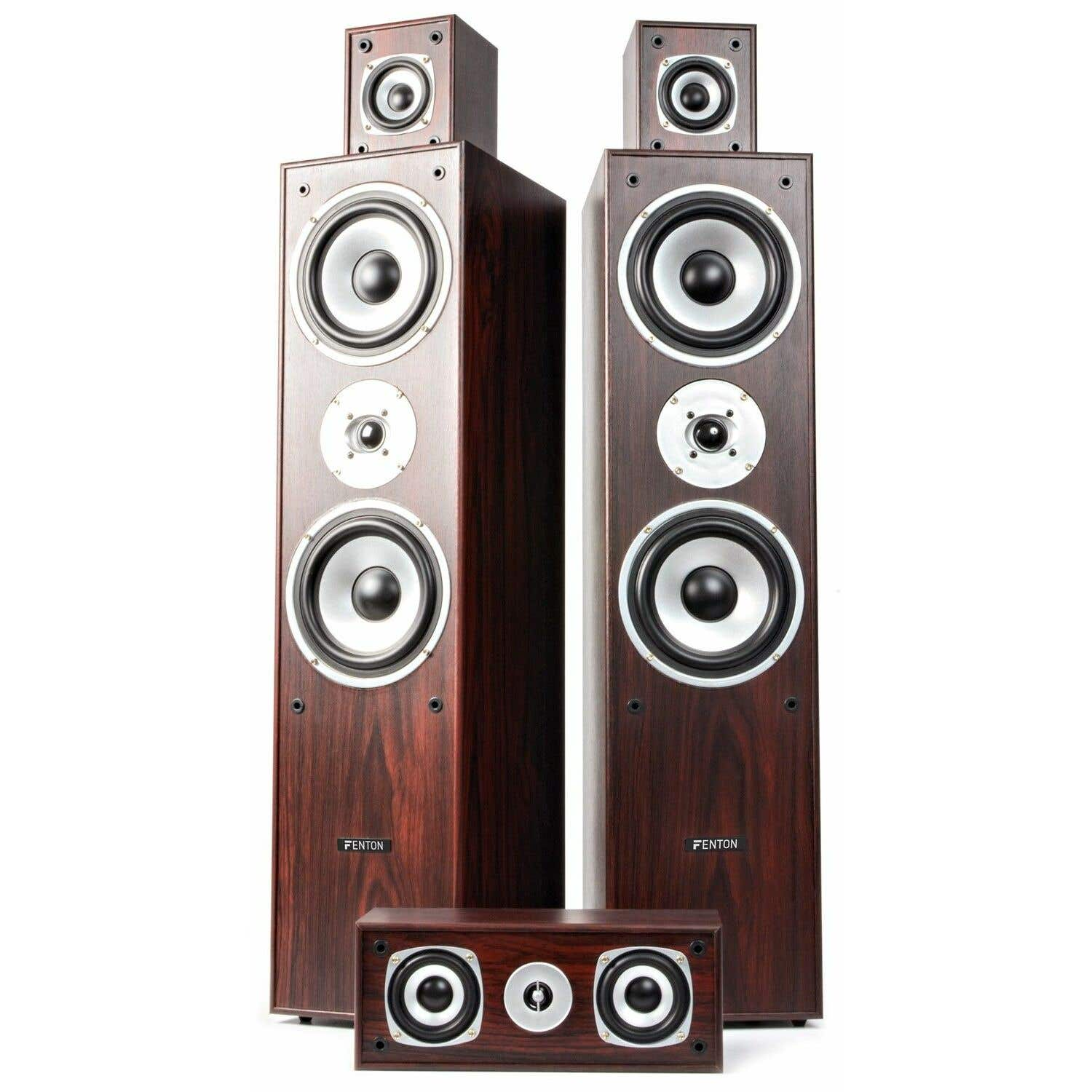 Juego de altavoces. Dos altavoces de torre altos, dos pequeños encima y uno pequeño horizontal abajo, todo madera oscura.