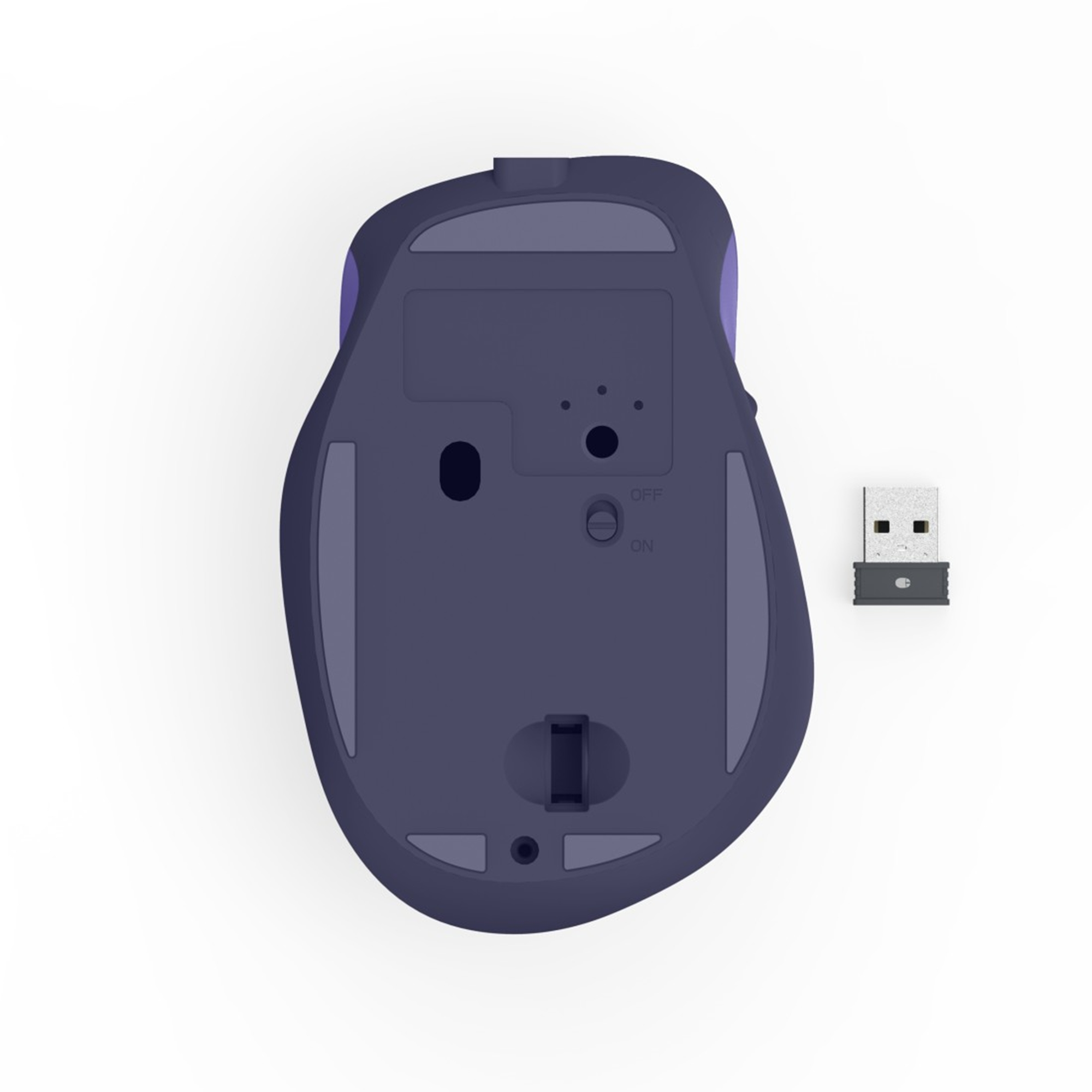 Die Unterseite einer lila Computermaus mit einem USB-Empfänger rechts, vor weißem Hintergrund.