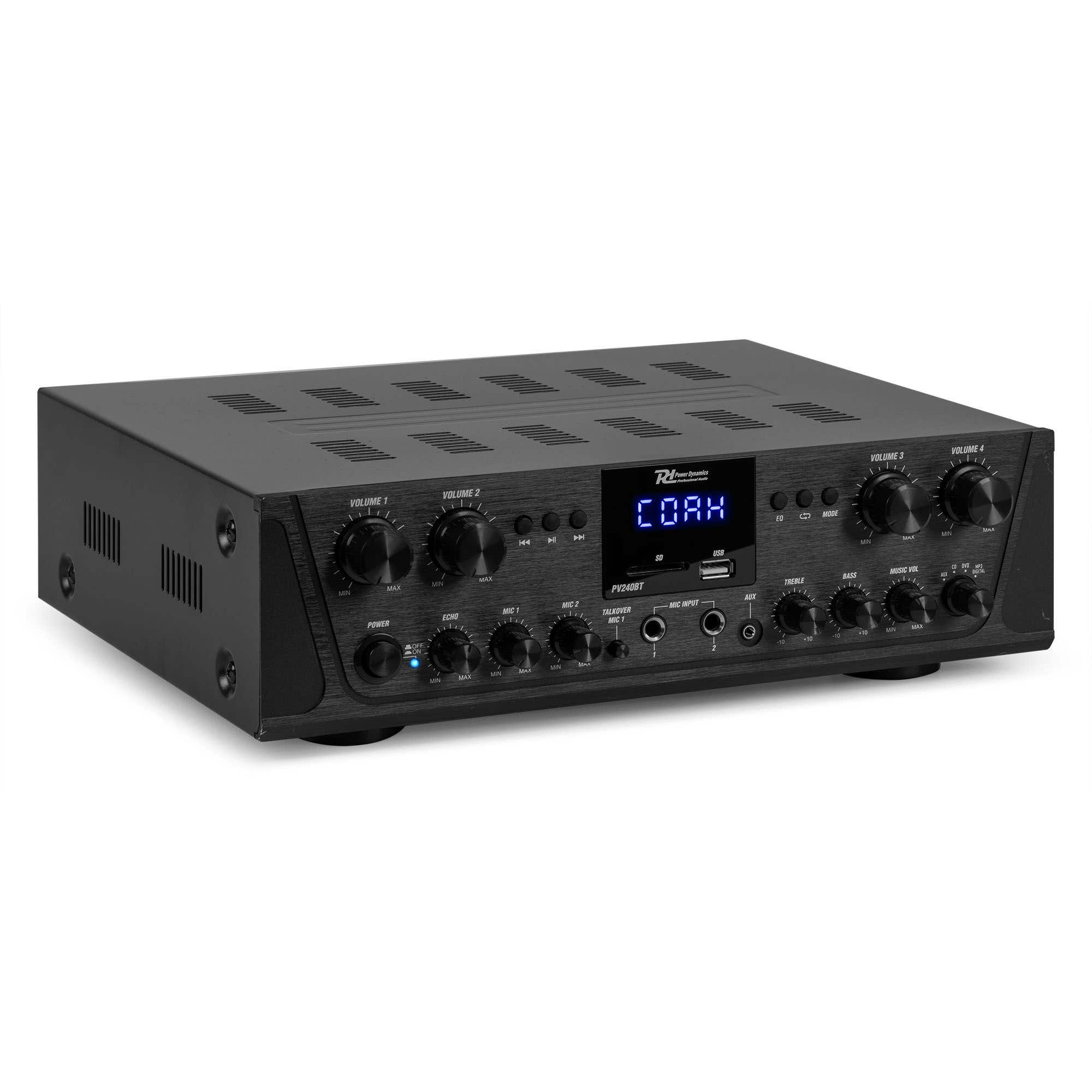 Amplificador de audio negro con varias perillas y botones. Tiene una pantalla digital y múltiples entradas.